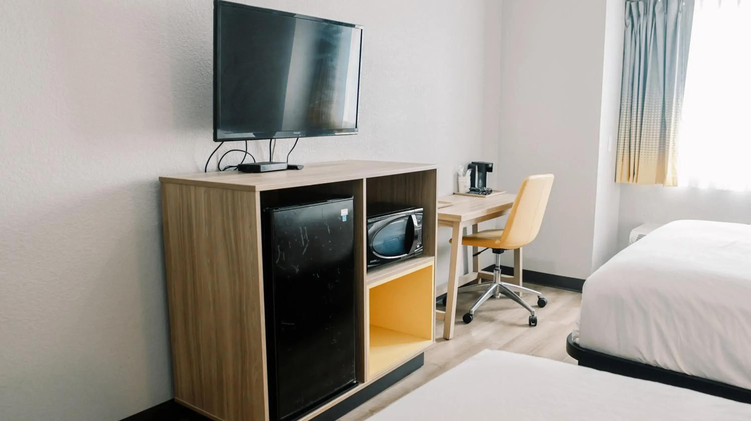 Bedroom, Bed in Microtel Inn & Suites by Wyndham Gulf Shores Bedroom, Bed in Microtel Inn & Suites by Wyndham Gulf Shores