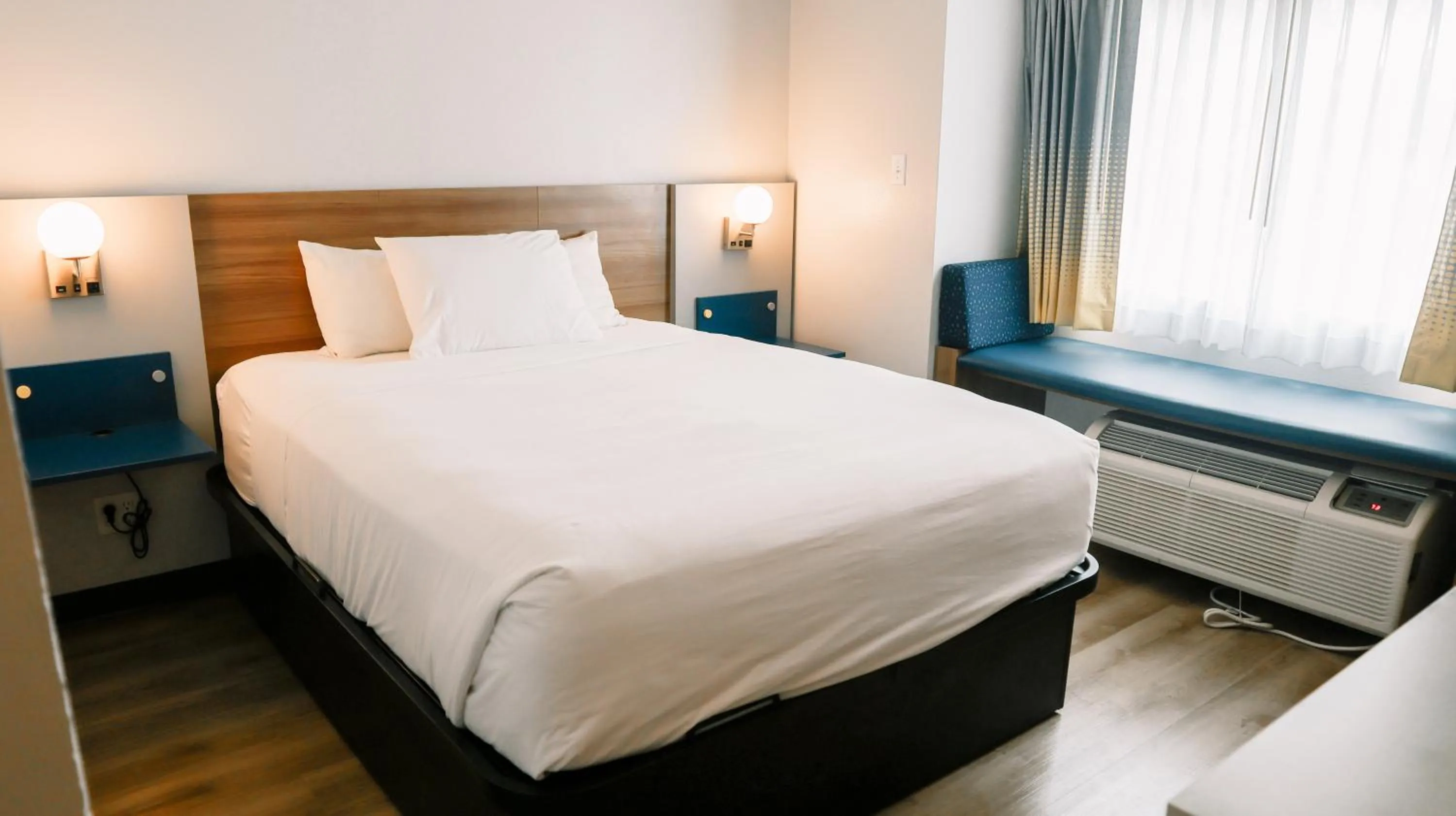 Bedroom, Bed in Microtel Inn & Suites by Wyndham Gulf Shores