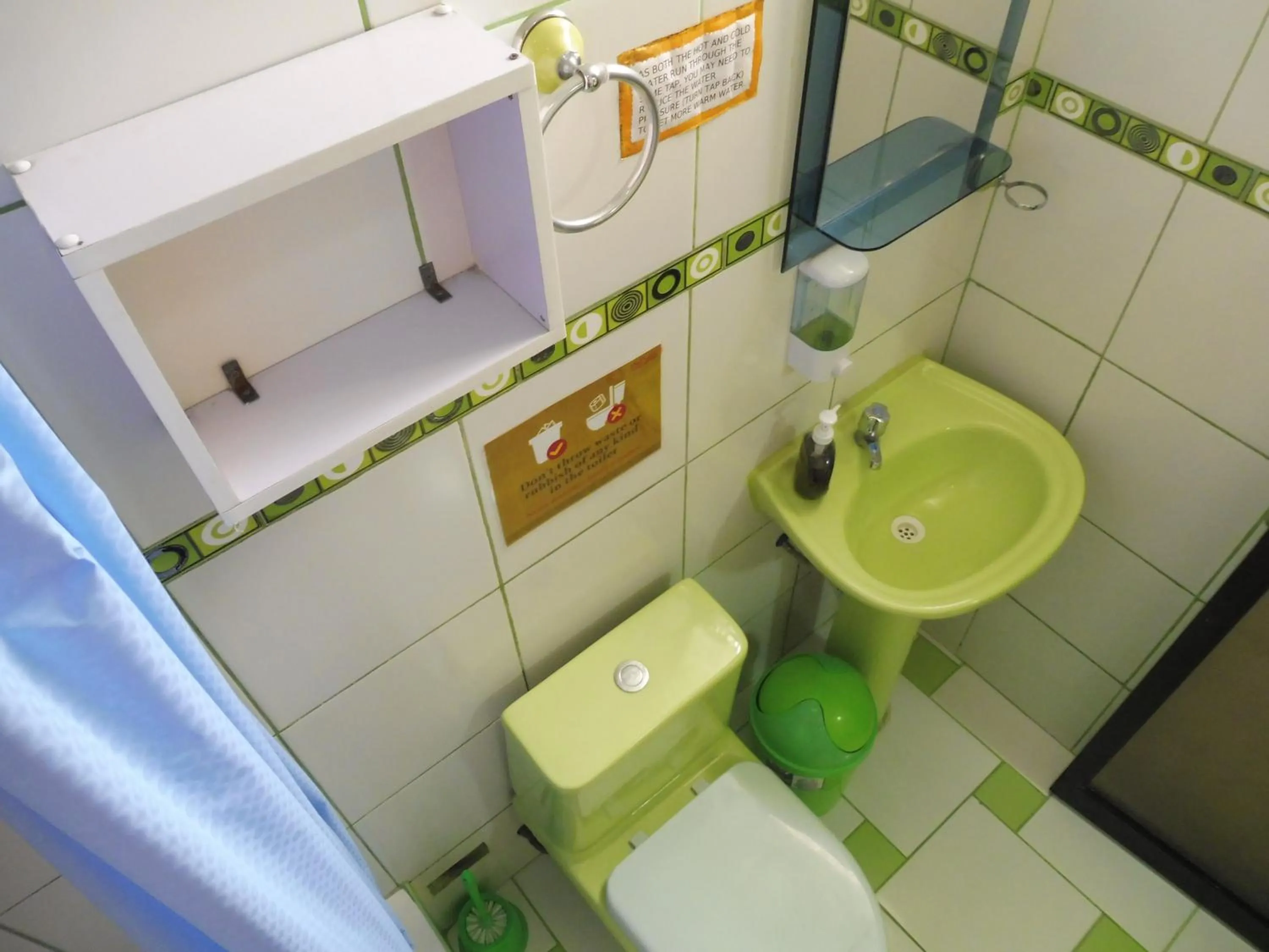 Toilet in Paypurix Hostel Lima Airport