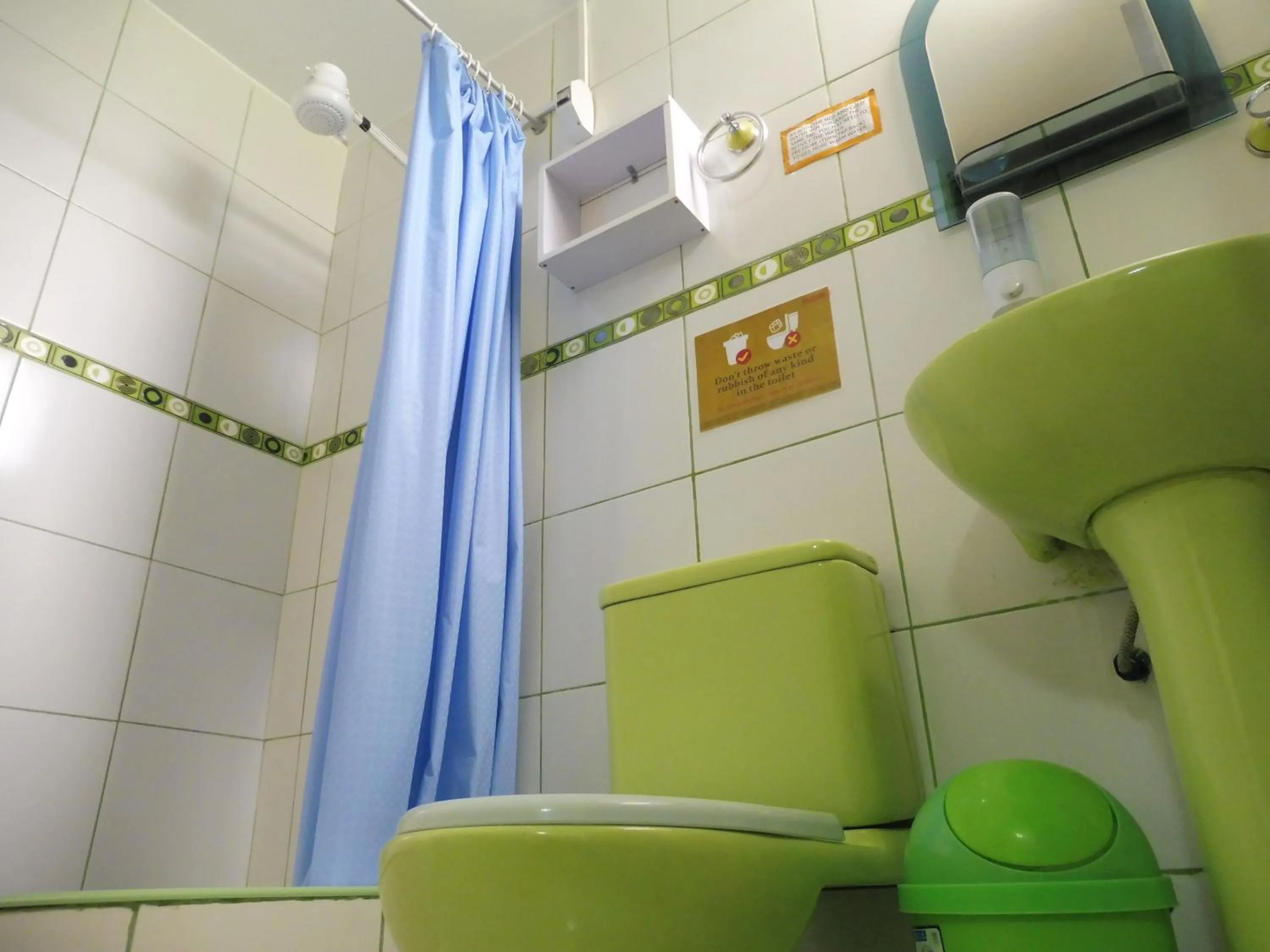 Toilet in Paypurix Hostel Lima Airport