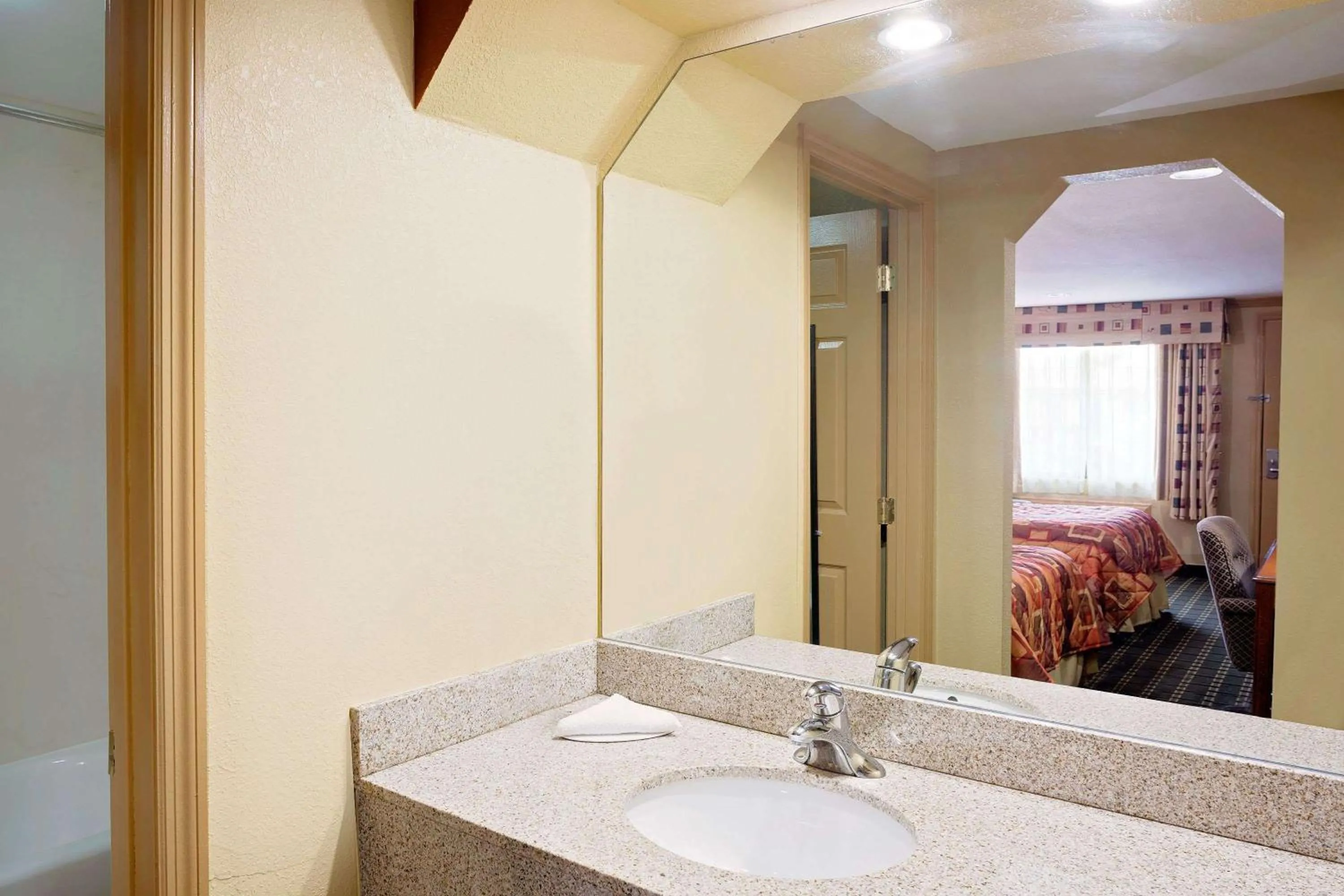 Photo of the whole room in Knights Inn Port Charlotte