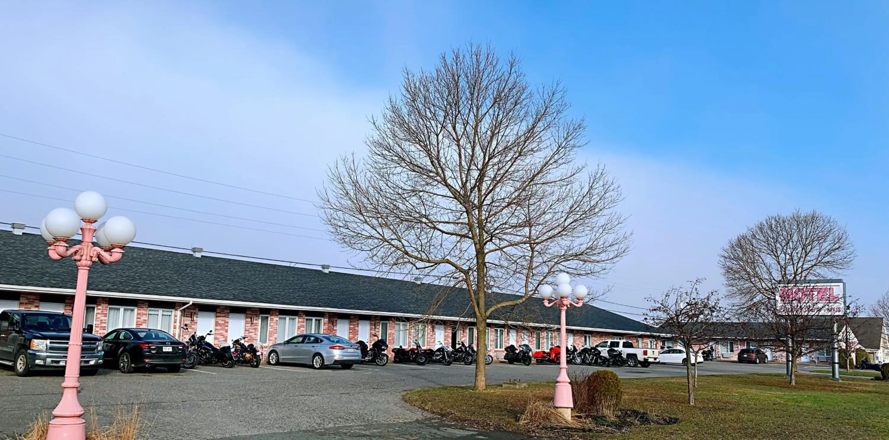 Property building in Motel Invitation