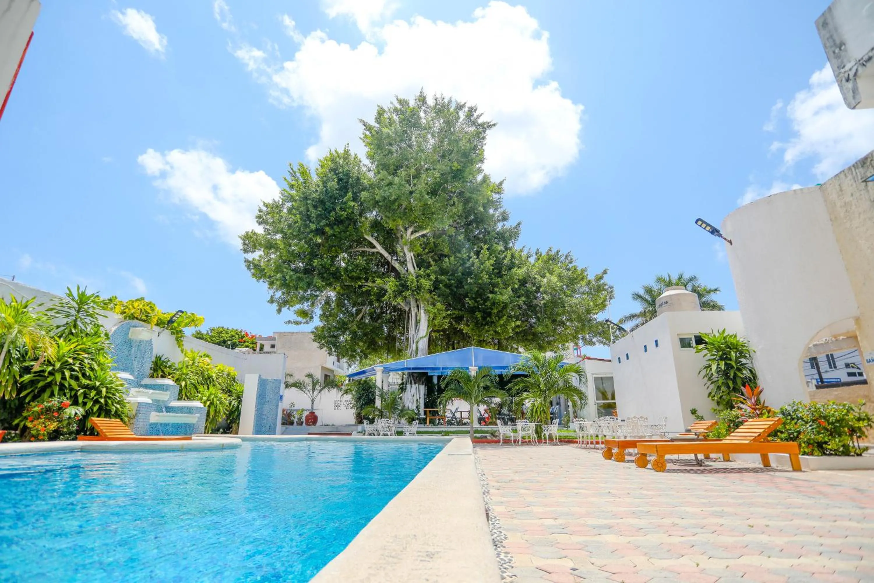 Swimming pool in Hotel Maria de Lourdes