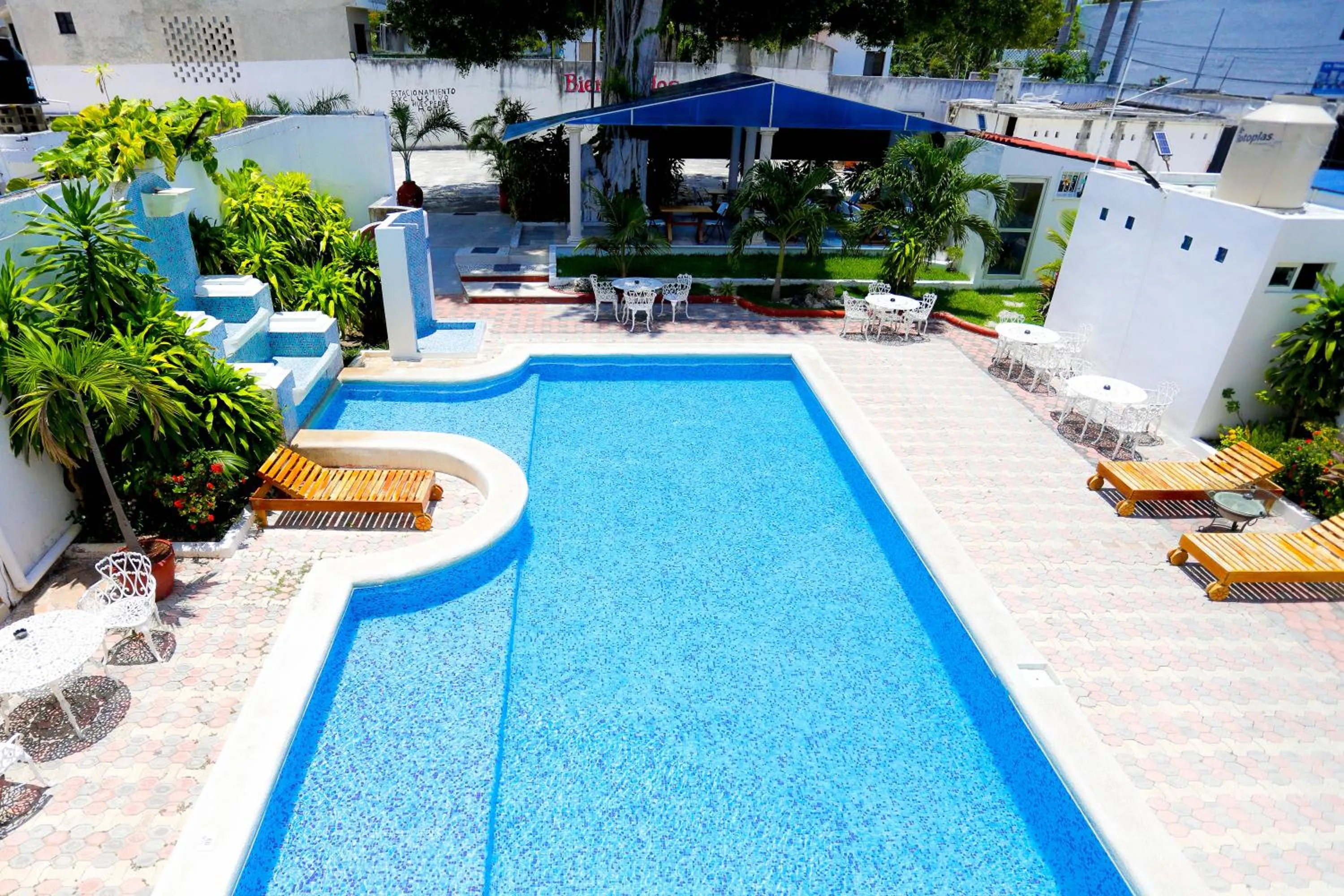 Swimming pool in Hotel Maria de Lourdes