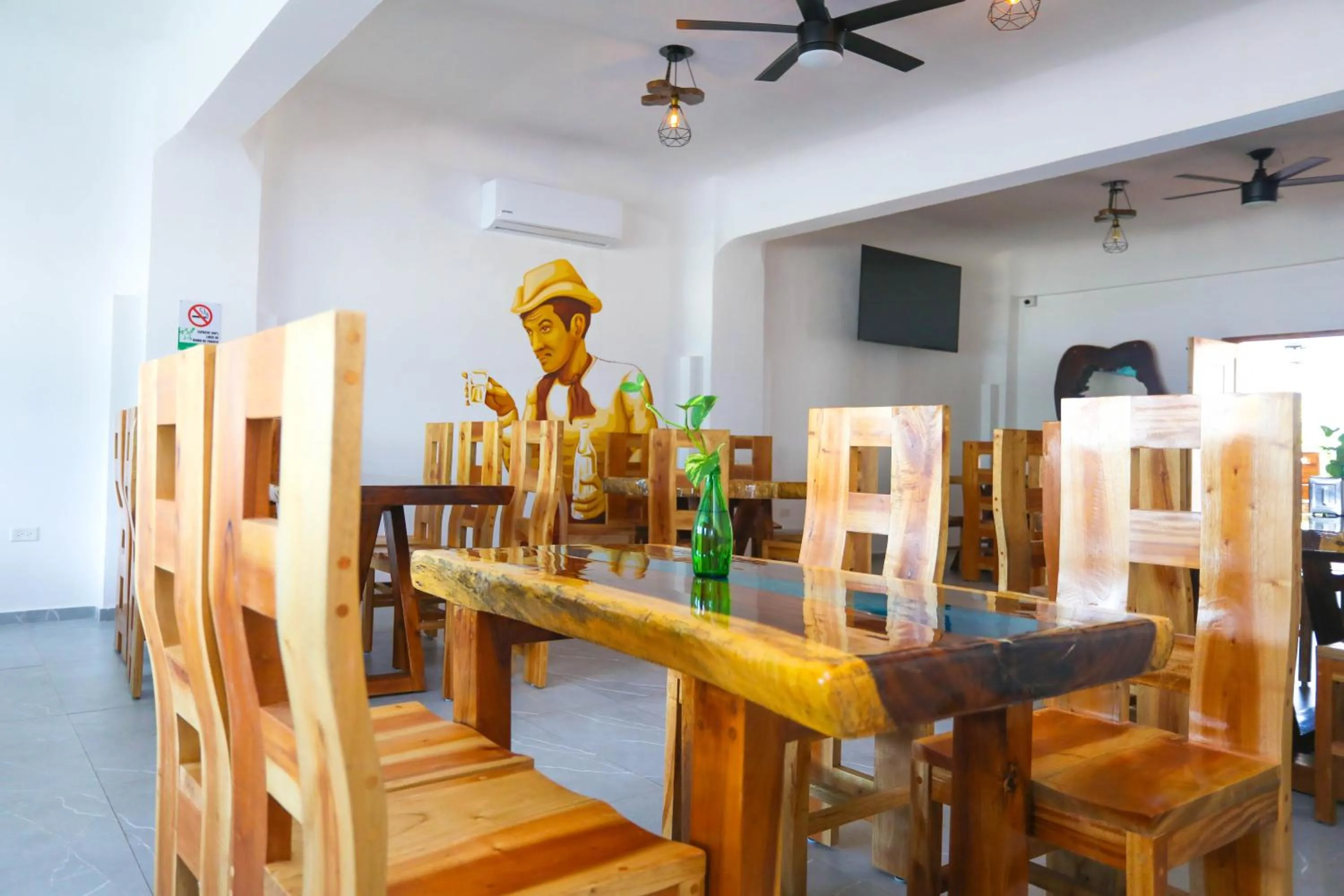 Restaurant/places to eat in Hotel Maria de Lourdes