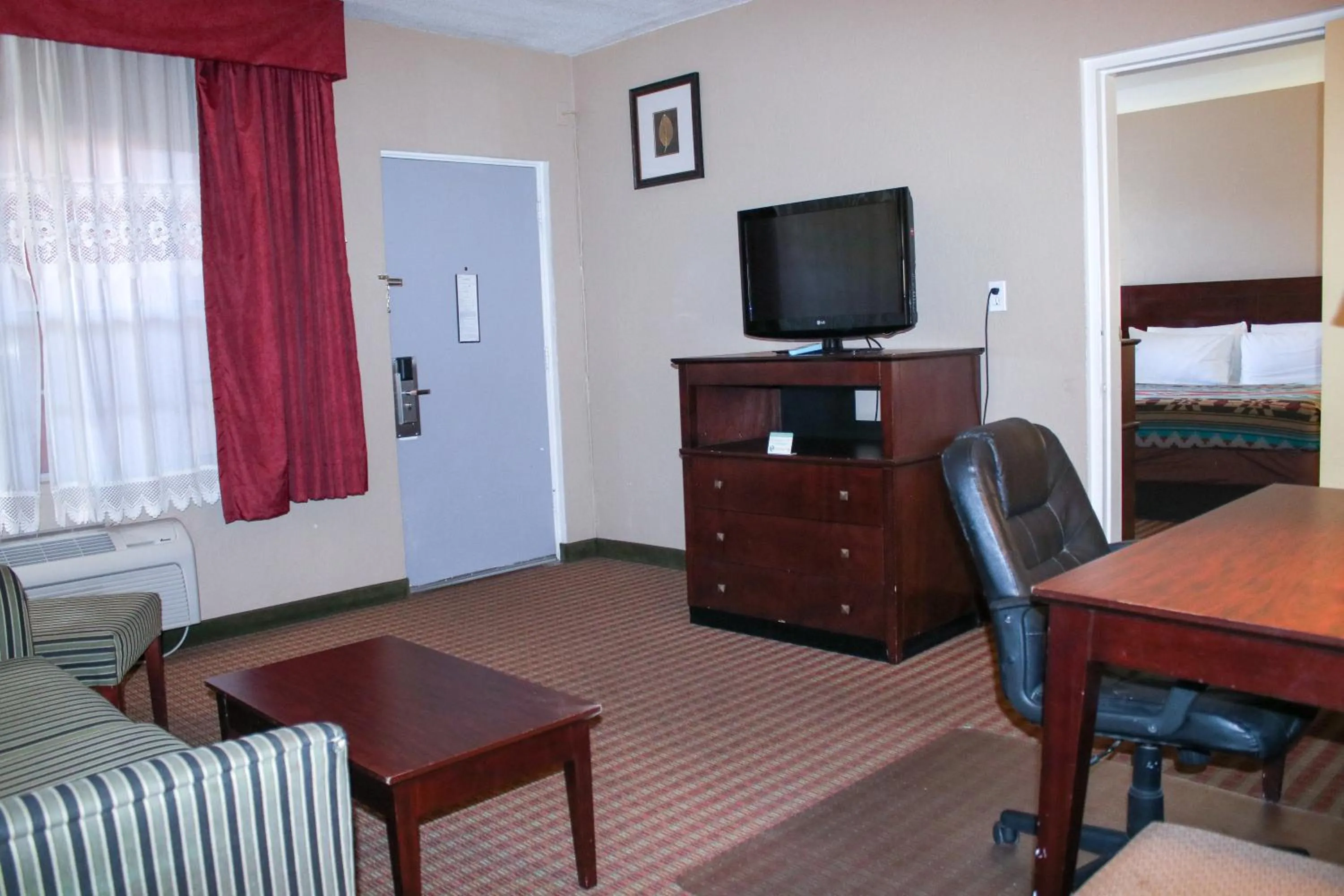 Living room in The Classic Desert Aire Hotel