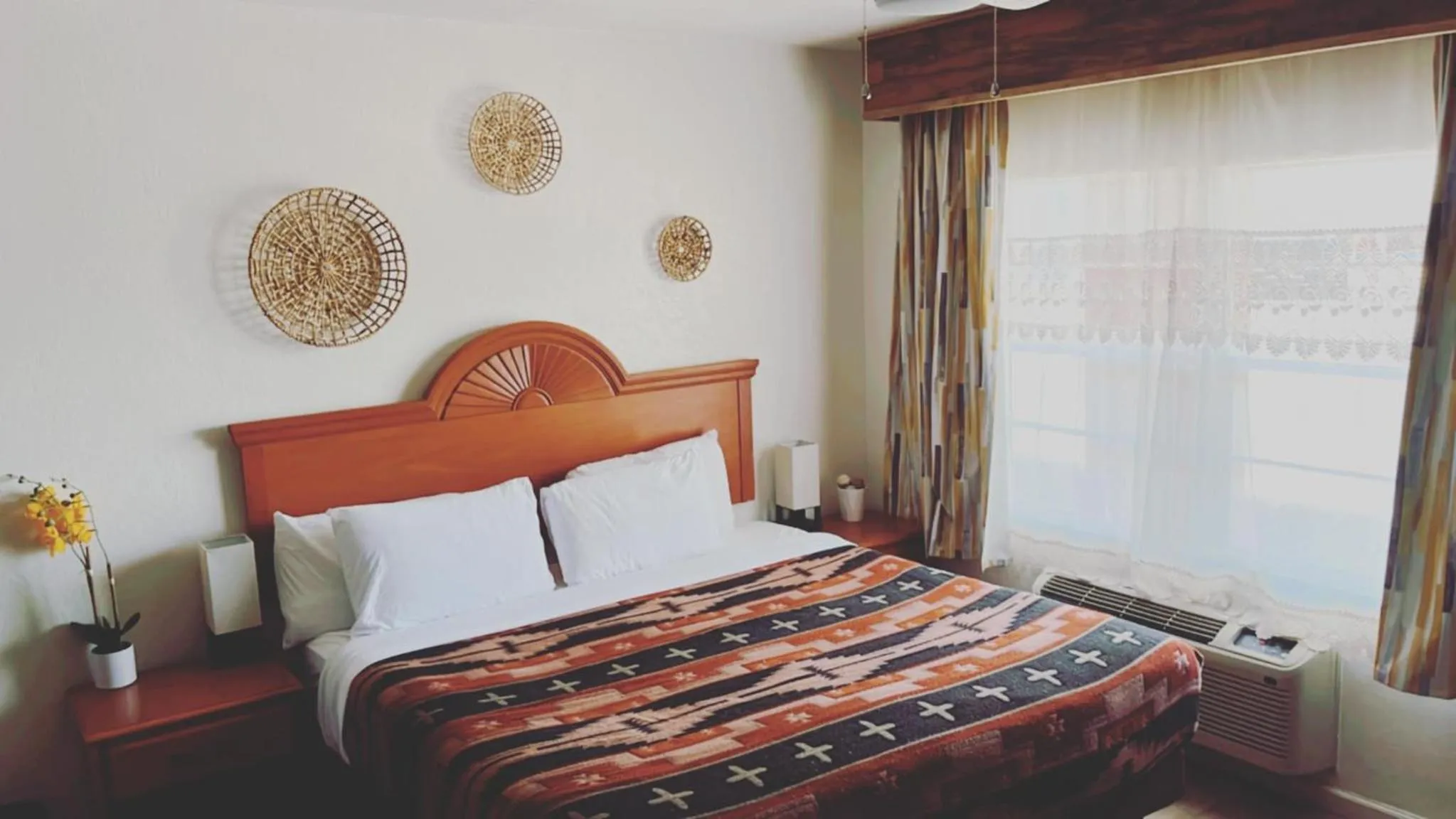 Bedroom, Bed in The Classic Desert Aire Hotel