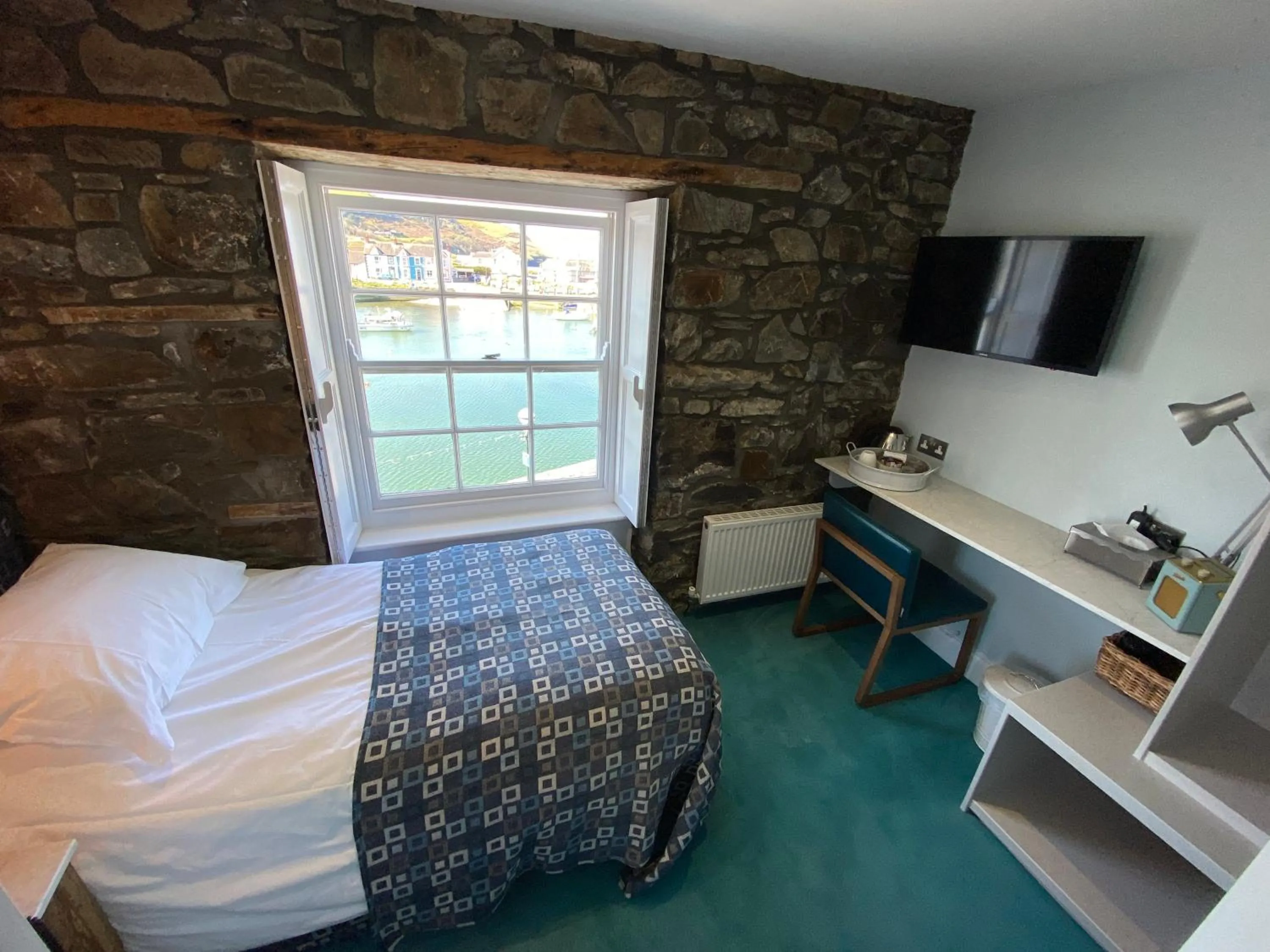 Bed in Harbourmaster Hotel