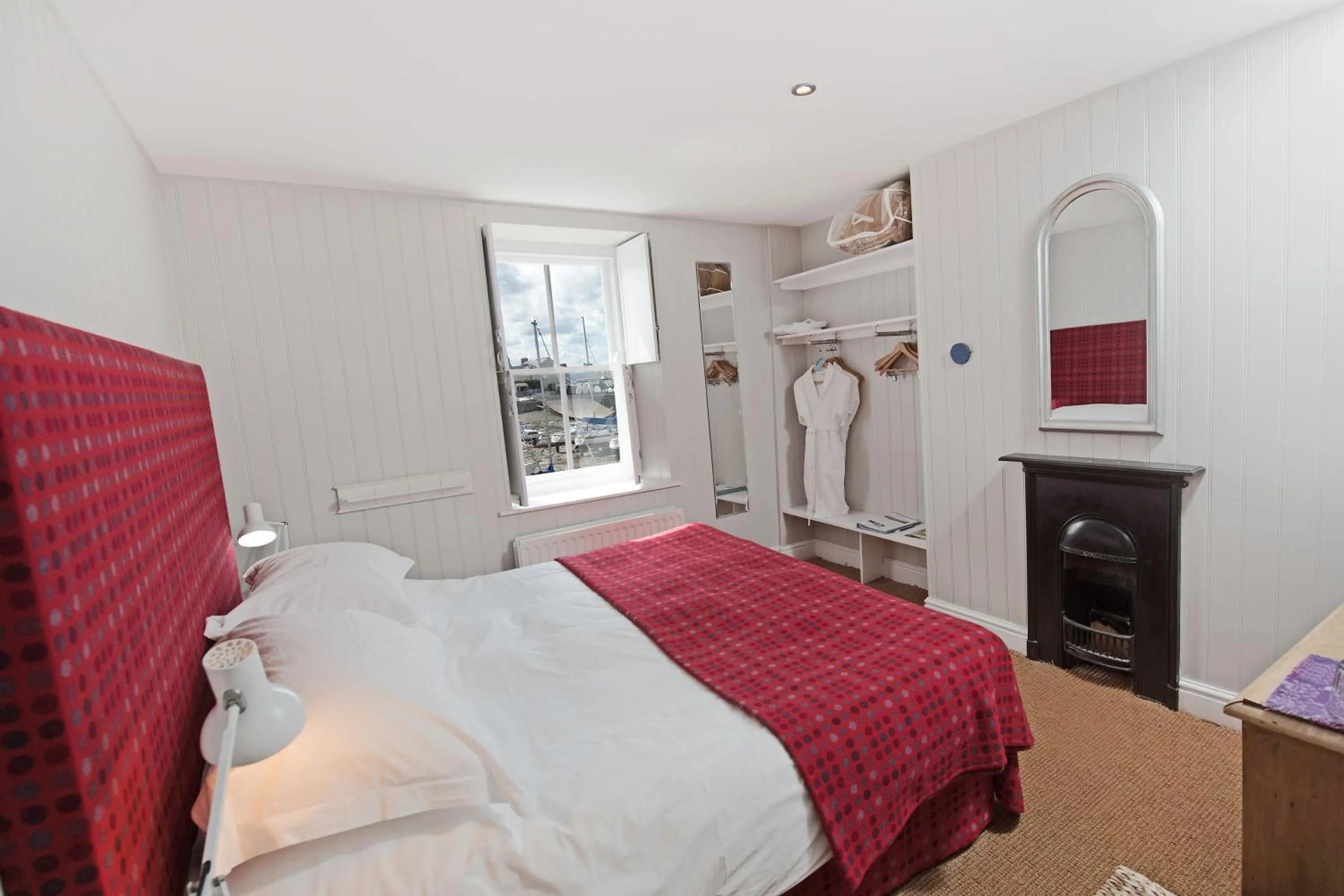 Bedroom, Bed in Harbourmaster Hotel