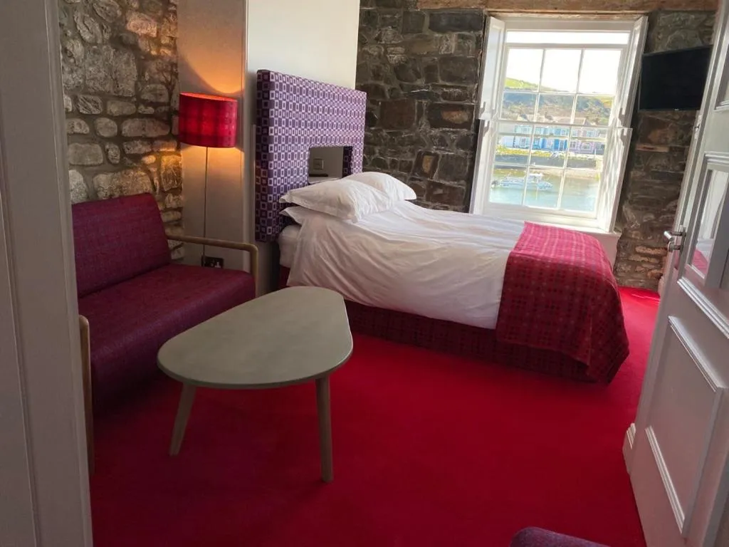 Bed in Harbourmaster Hotel
