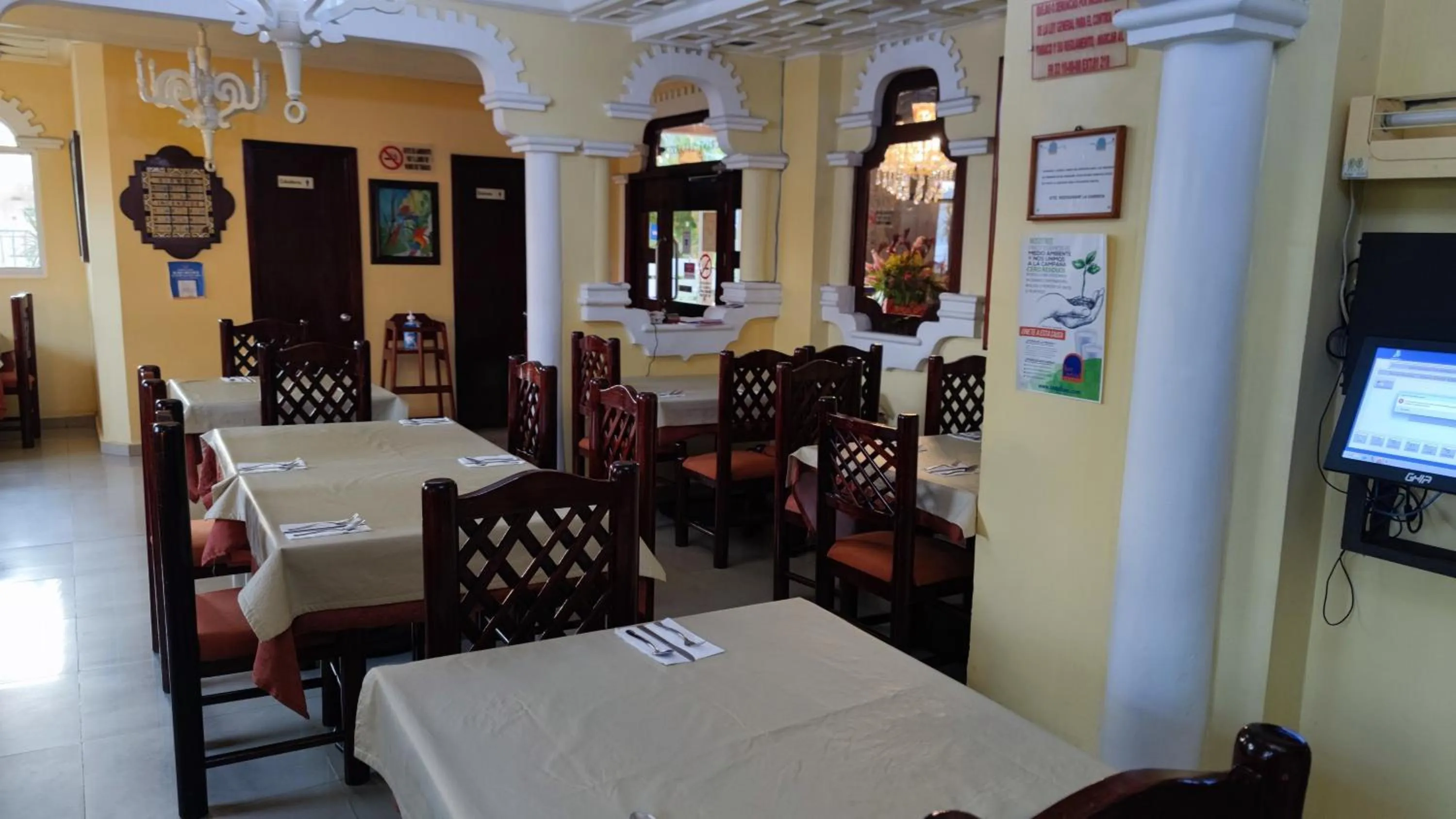 Restaurant/places to eat in Hotel Báez Carrizal