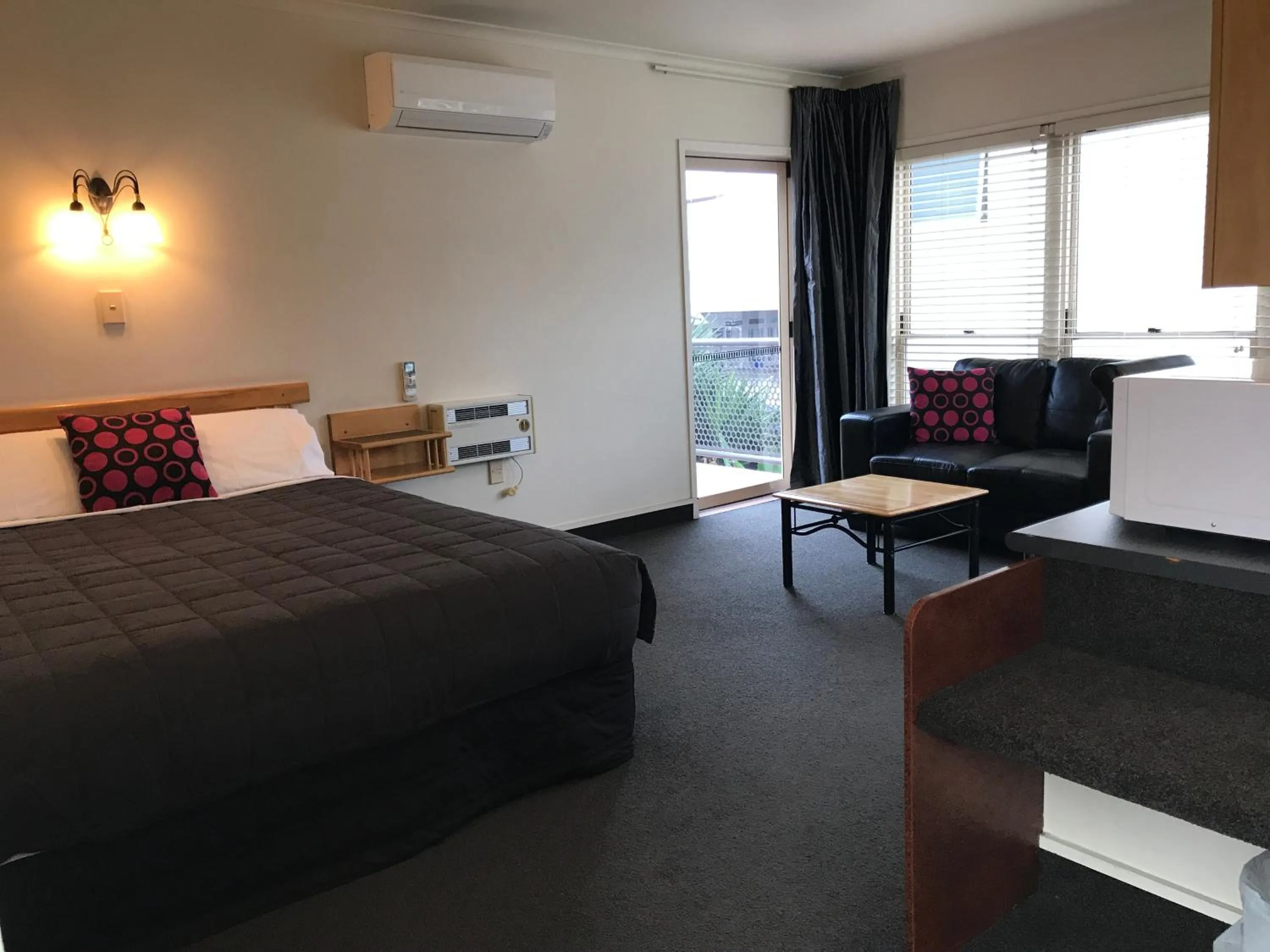 Bed in Pacific Harbour Motor Inn