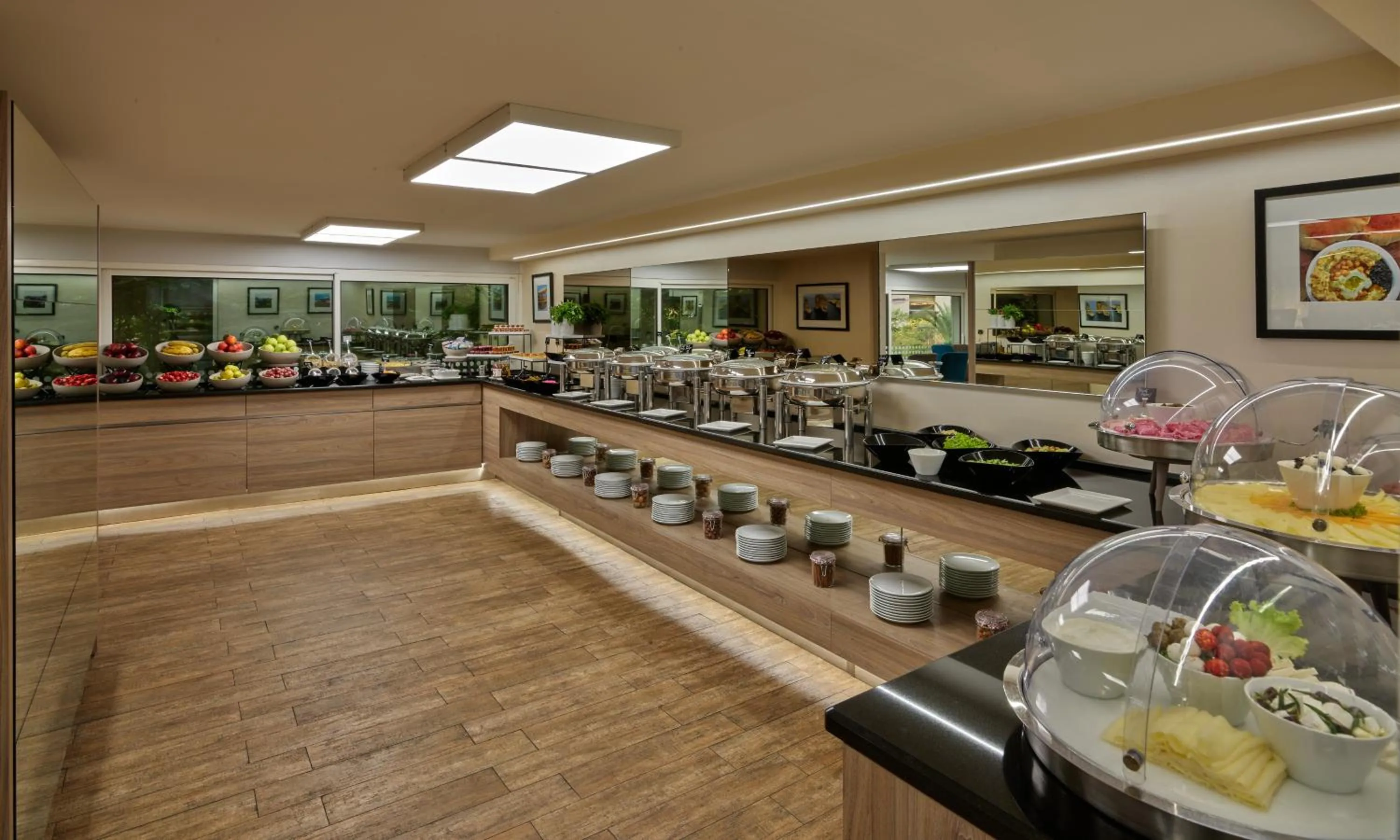 Restaurant/places to eat in Sodeco Suites