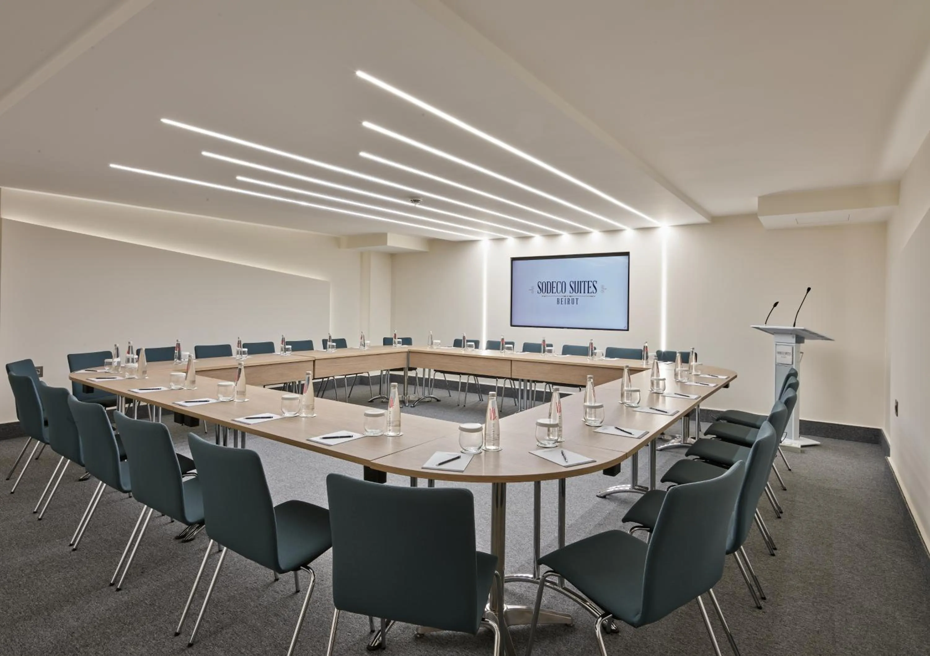 Meeting/conference room in Sodeco Suites