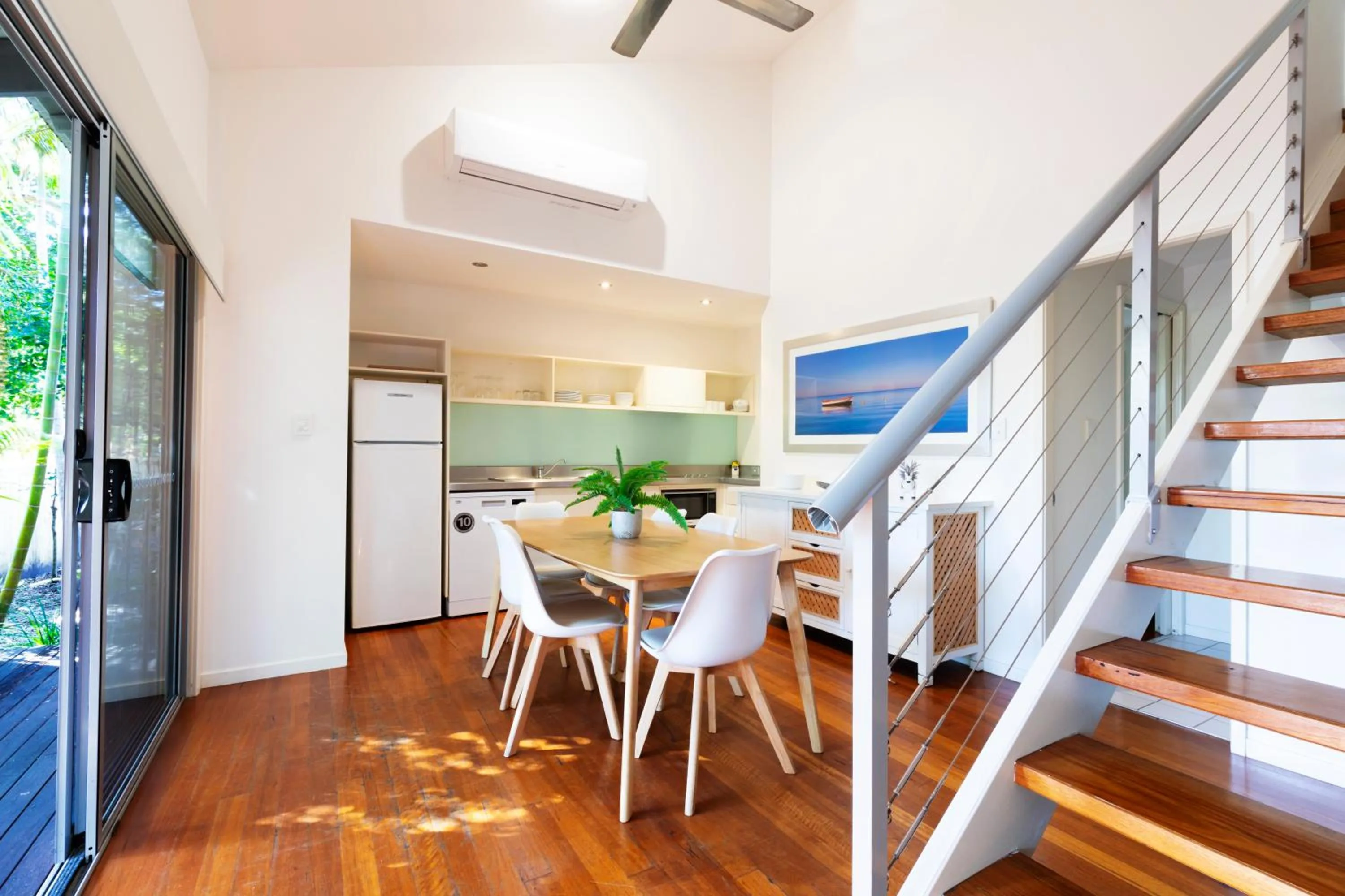 Kitchen or kitchenette in Mobys Beachside Retreat