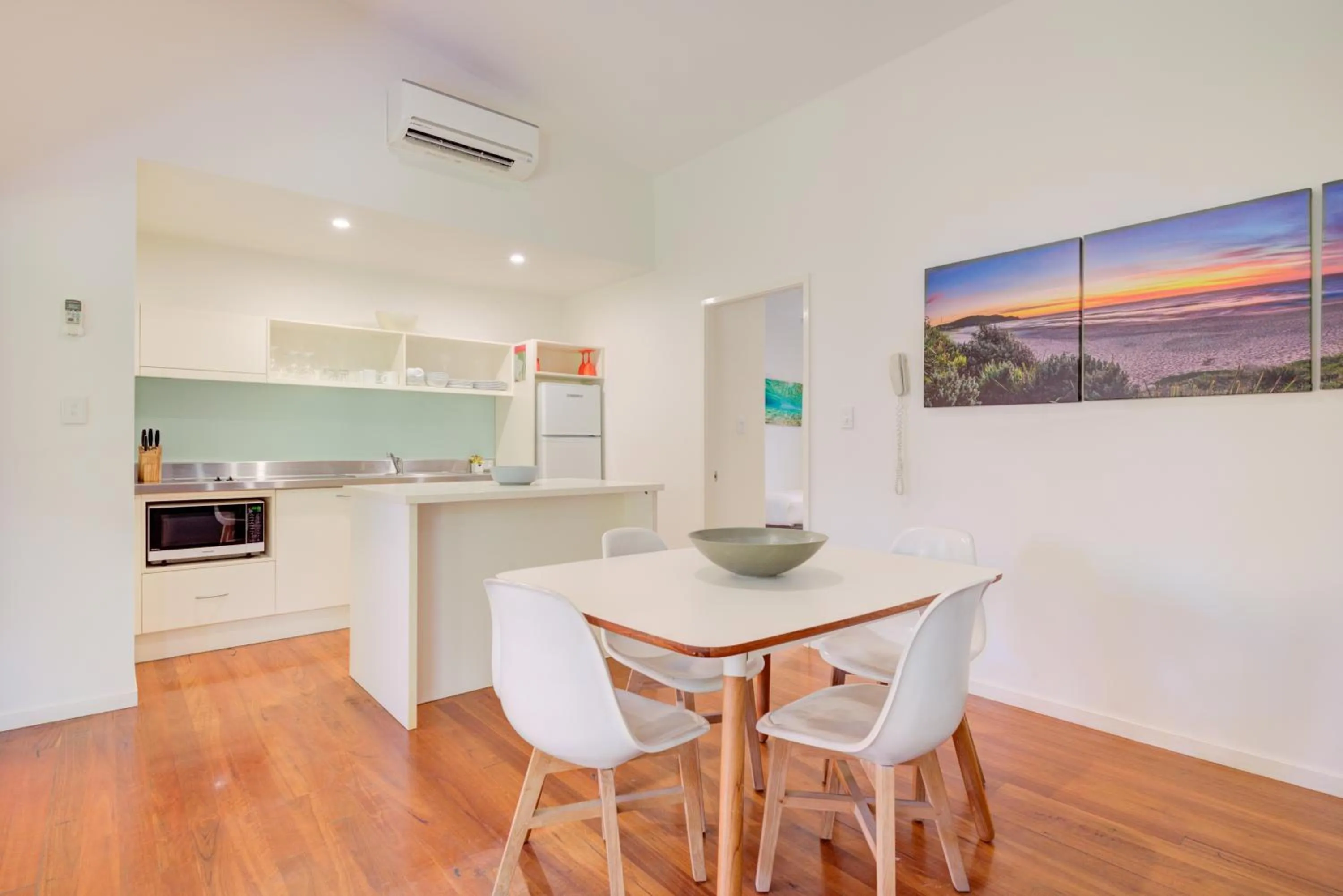 Kitchen or kitchenette in Mobys Beachside Retreat