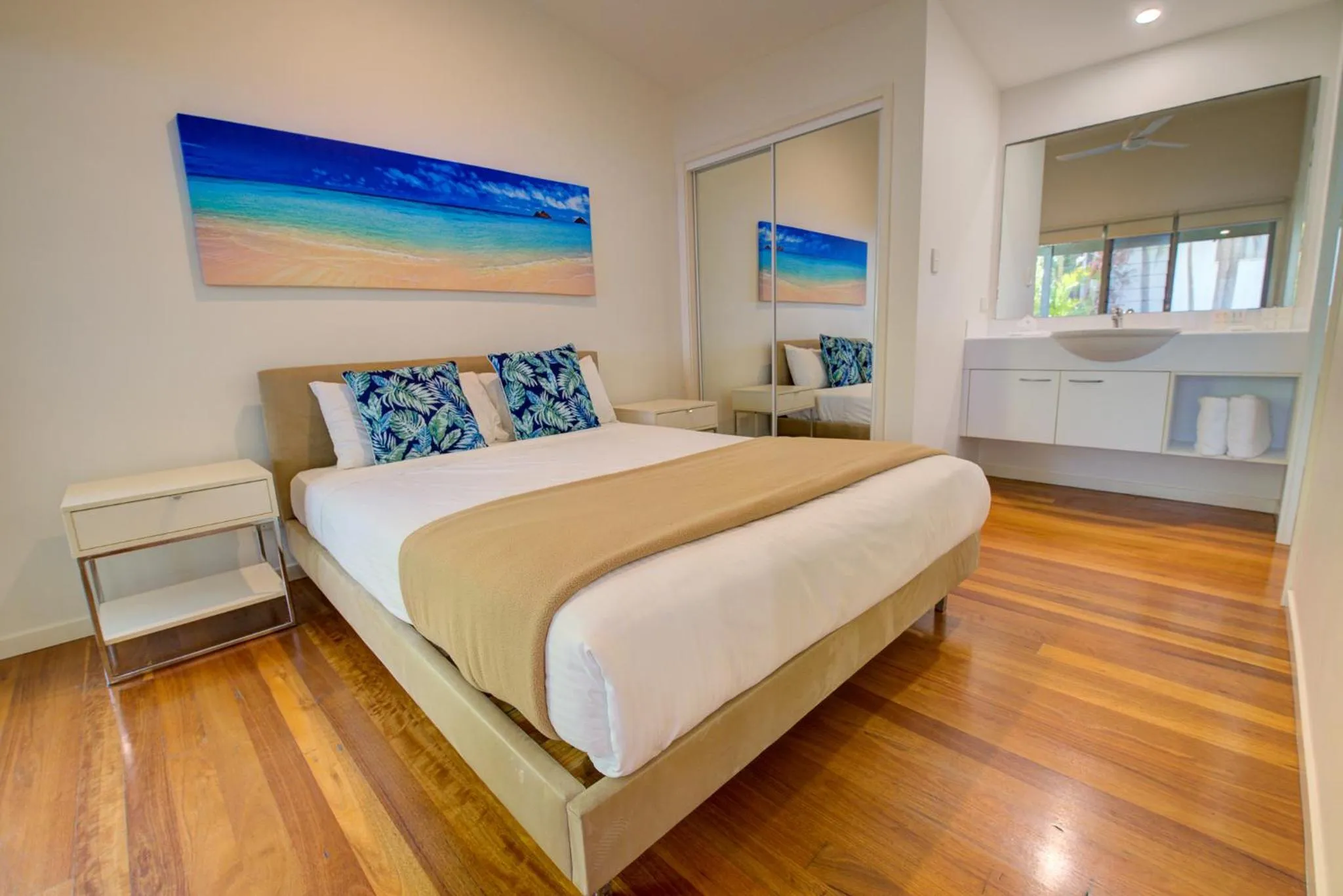 Bedroom, Bed in Mobys Beachside Retreat