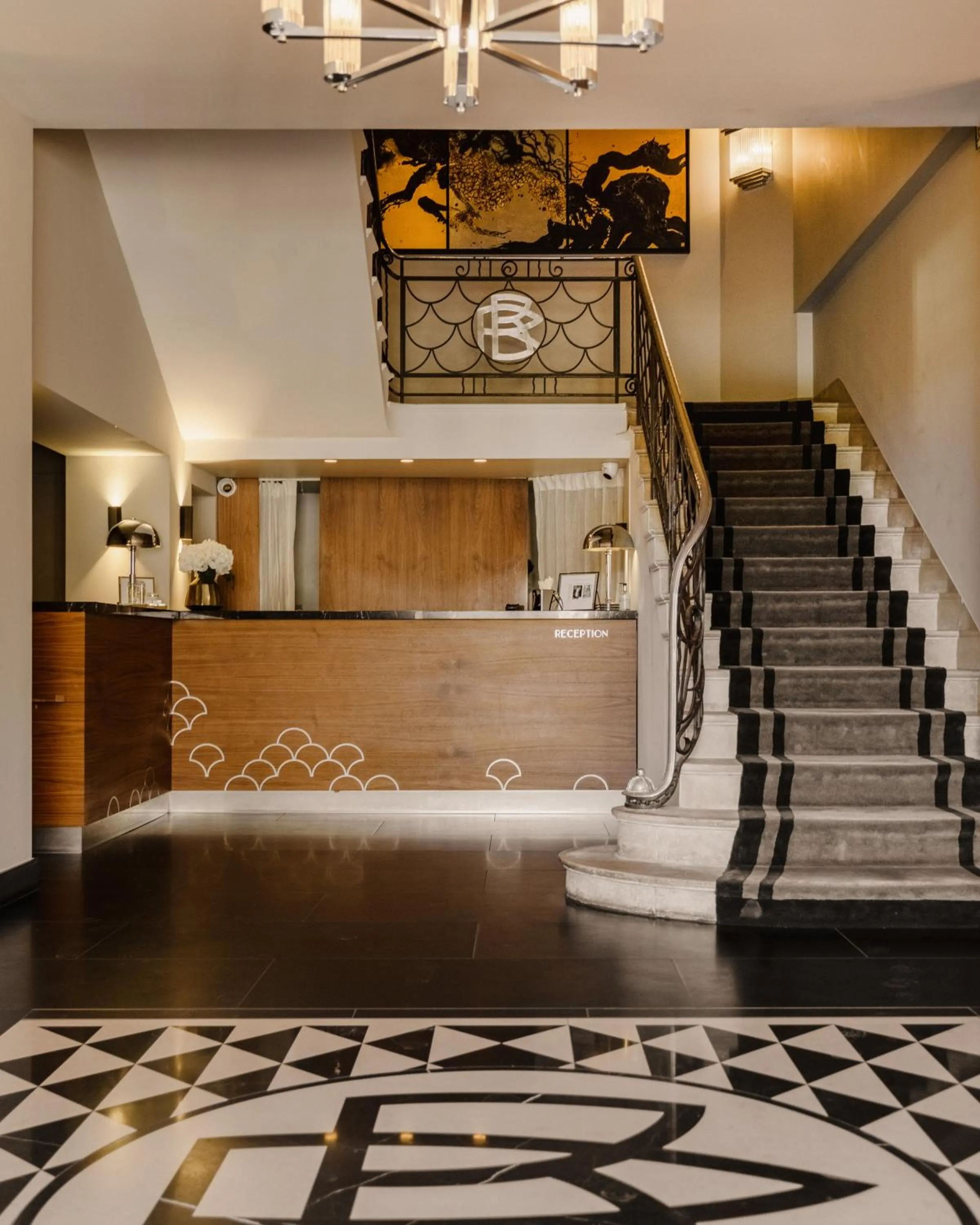 Lobby or reception in Hôtel Les Roches Blanches Cassis