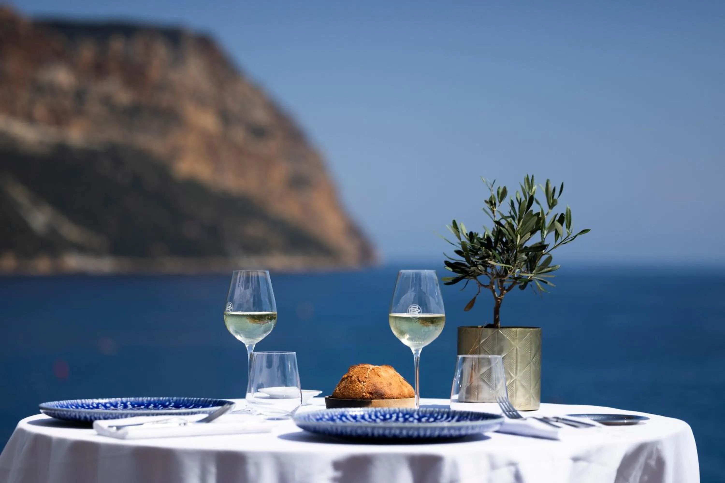 Restaurant/places to eat in Hôtel Les Roches Blanches Cassis