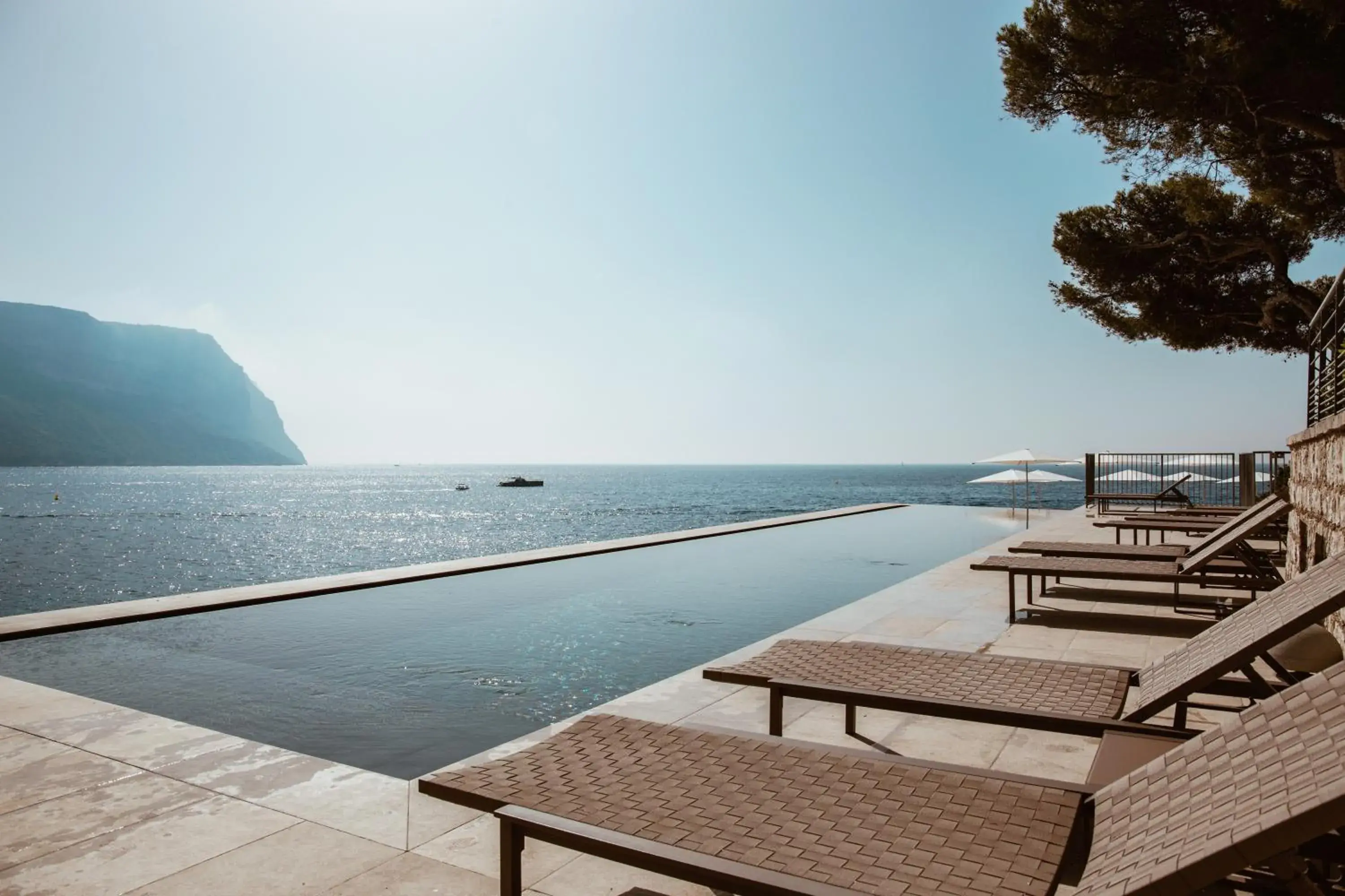 Nearby landmark, Swimming Pool in Hôtel Les Roches Blanches Cassis