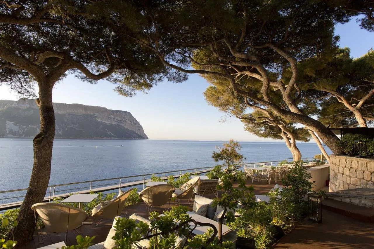 Restaurant/places to eat in Hôtel Les Roches Blanches Cassis