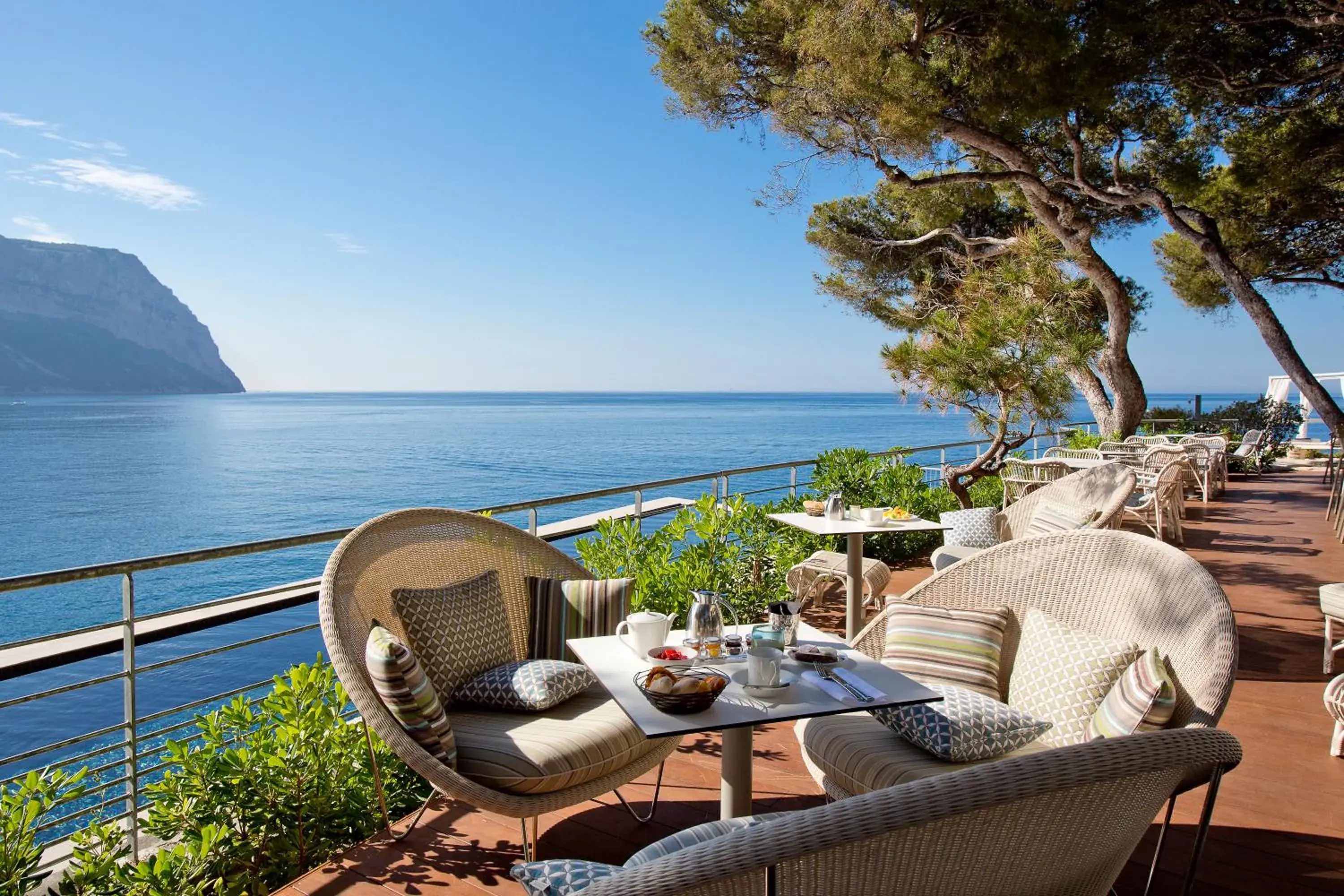 Patio in Hôtel Les Roches Blanches Cassis