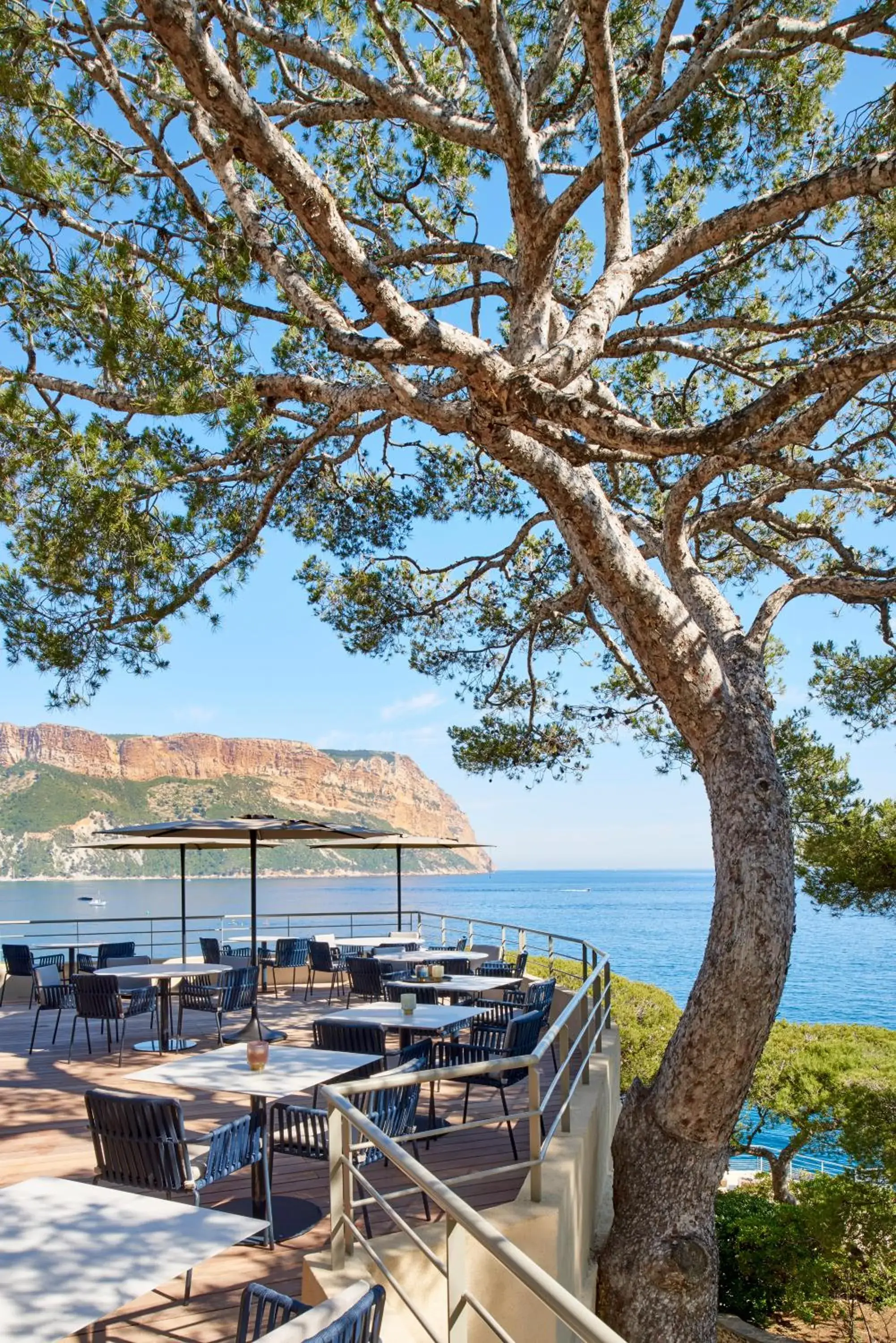 Patio in Hôtel Les Roches Blanches Cassis