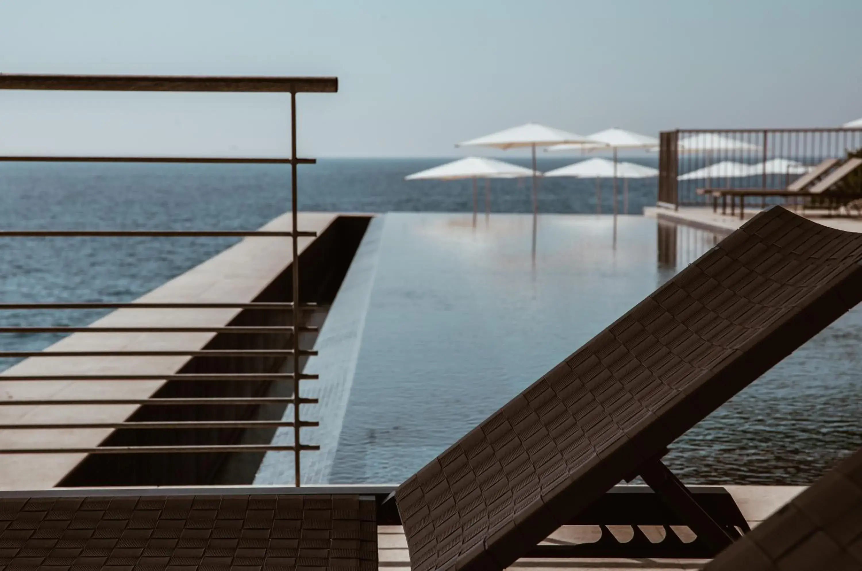 Swimming pool in Hôtel Les Roches Blanches Cassis