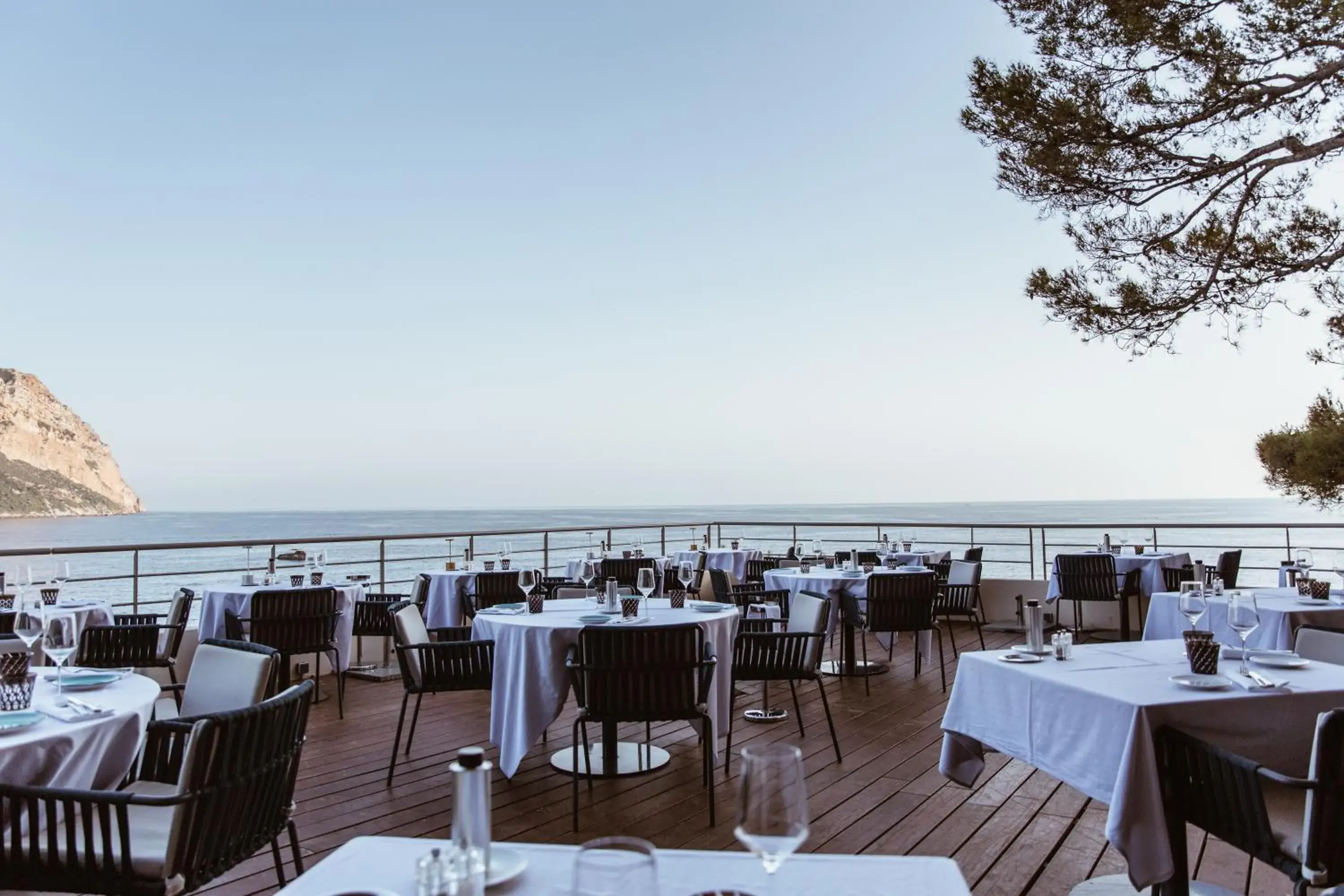 Restaurant/Places to Eat in Hôtel Les Roches Blanches Cassis