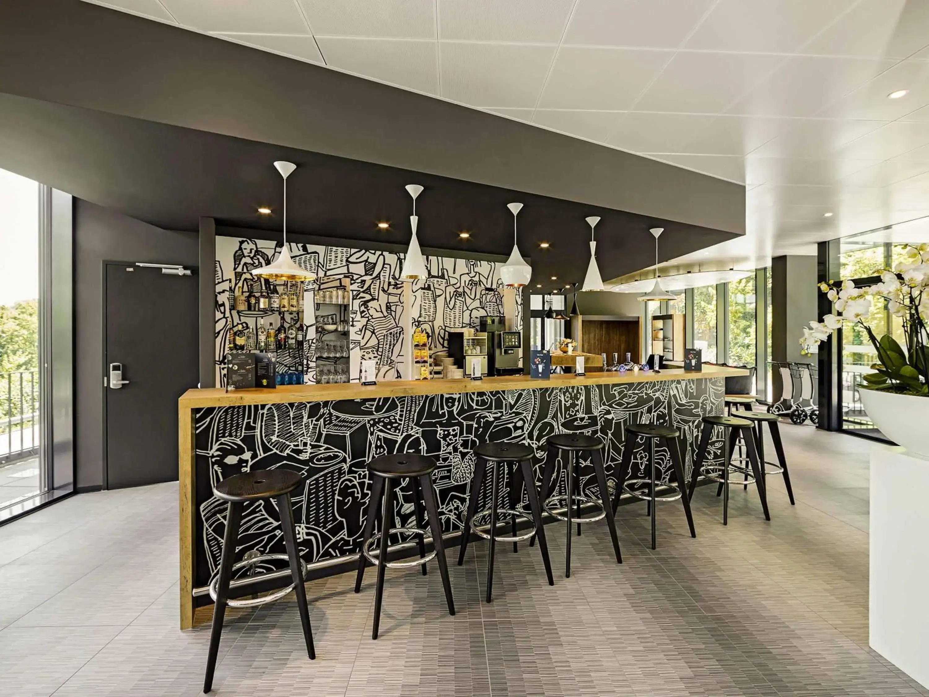 Lounge or bar in ibis Baden Neuenhof Lounge or bar in ibis Baden Neuenhof