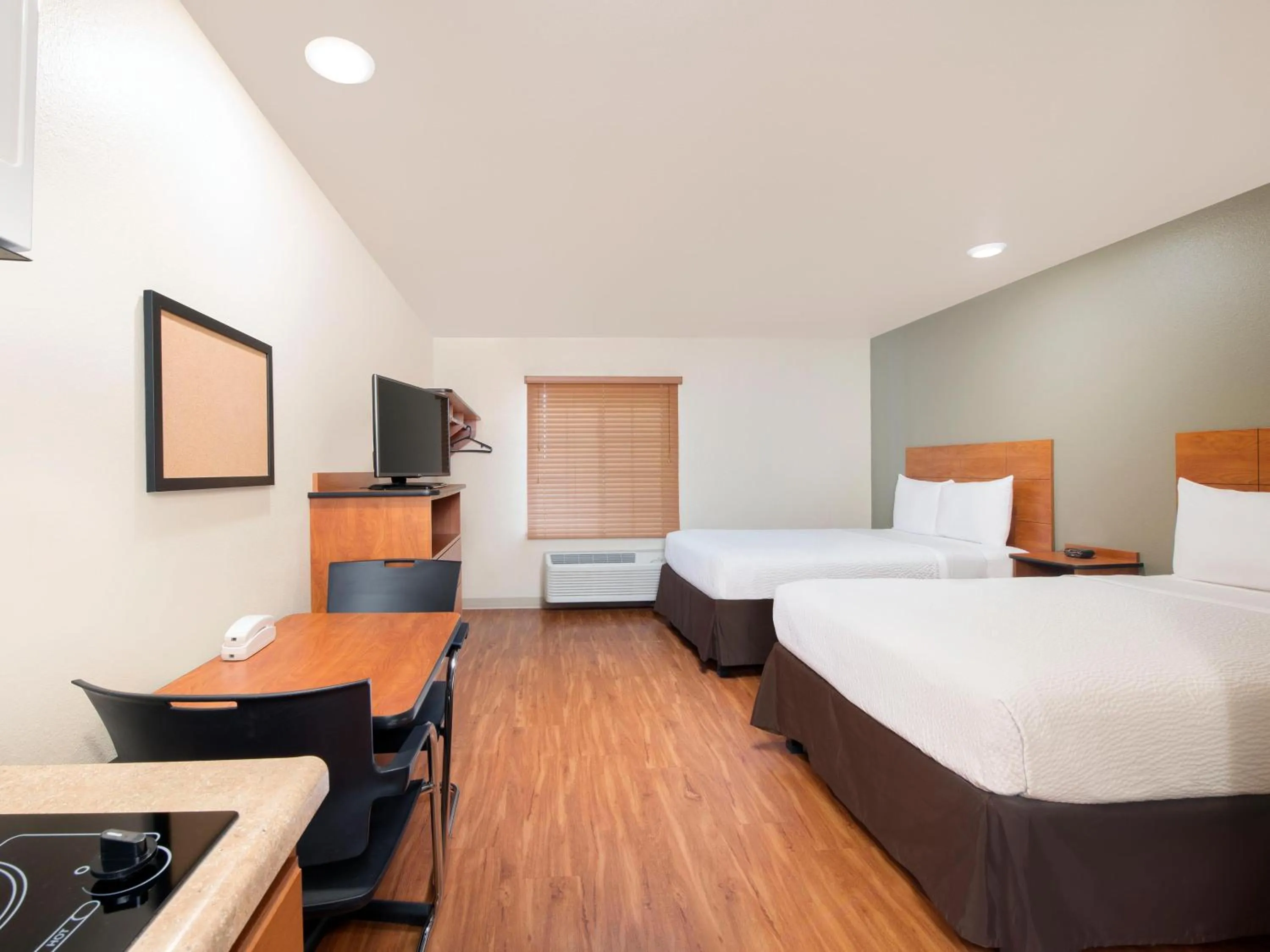 Bed in Extended Stay America Select Suites - Atlanta - Chamblee