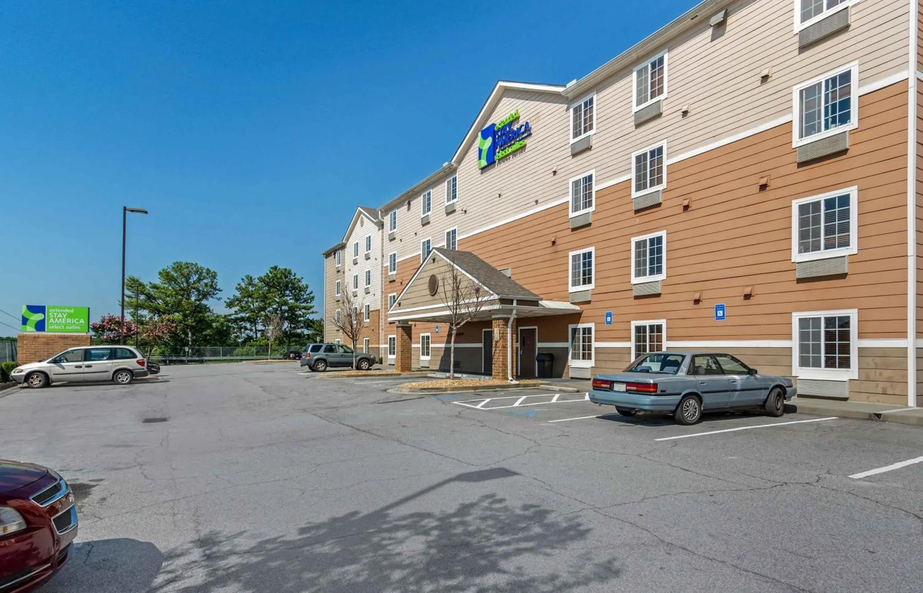 Property building in Extended Stay America Select Suites - Atlanta - Chamblee Property building in Extended Stay America Select Suites - Atlanta - Chamblee