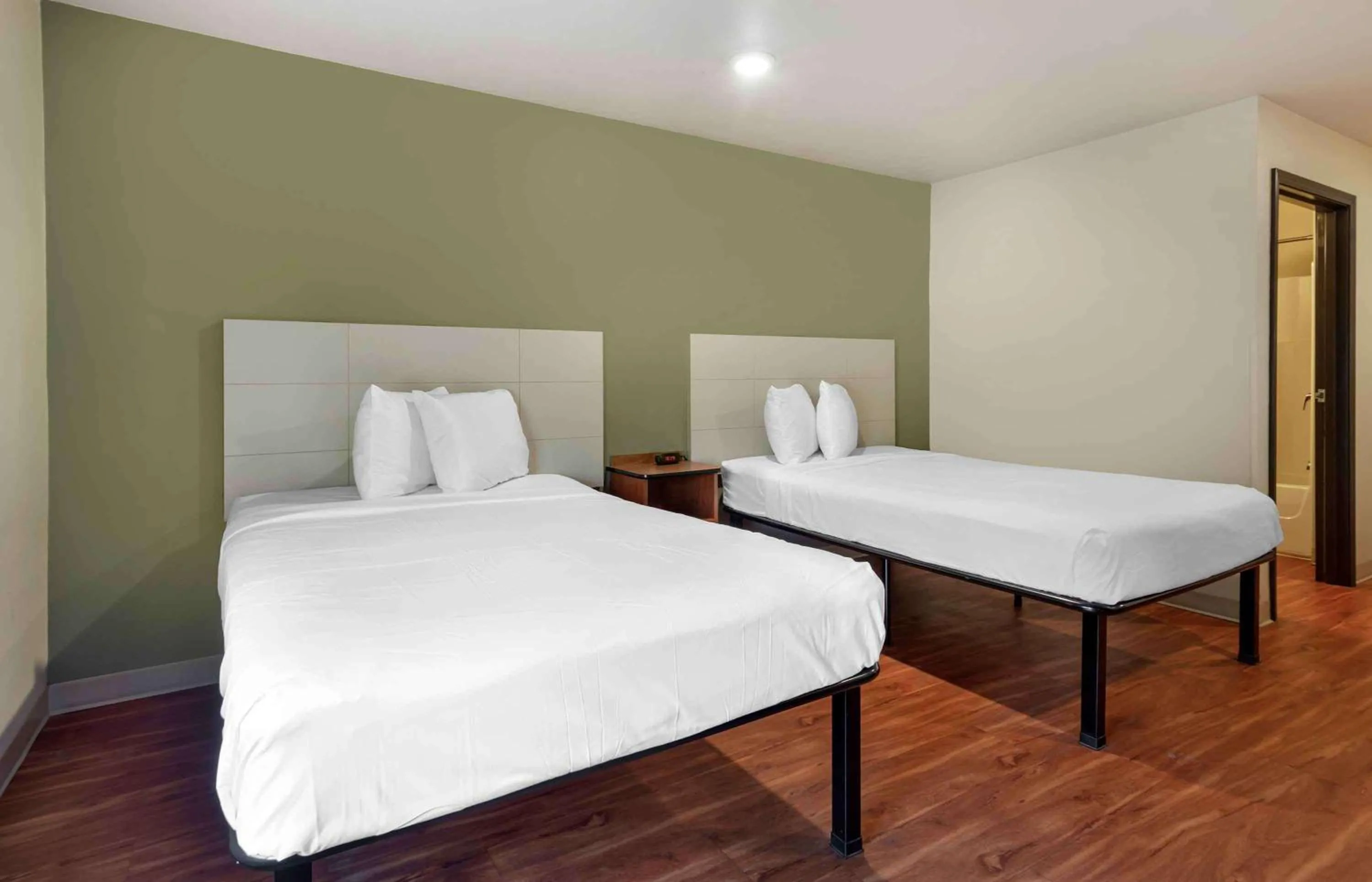 Bedroom, Bed in Extended Stay America Select Suites - Atlanta - Alpharetta