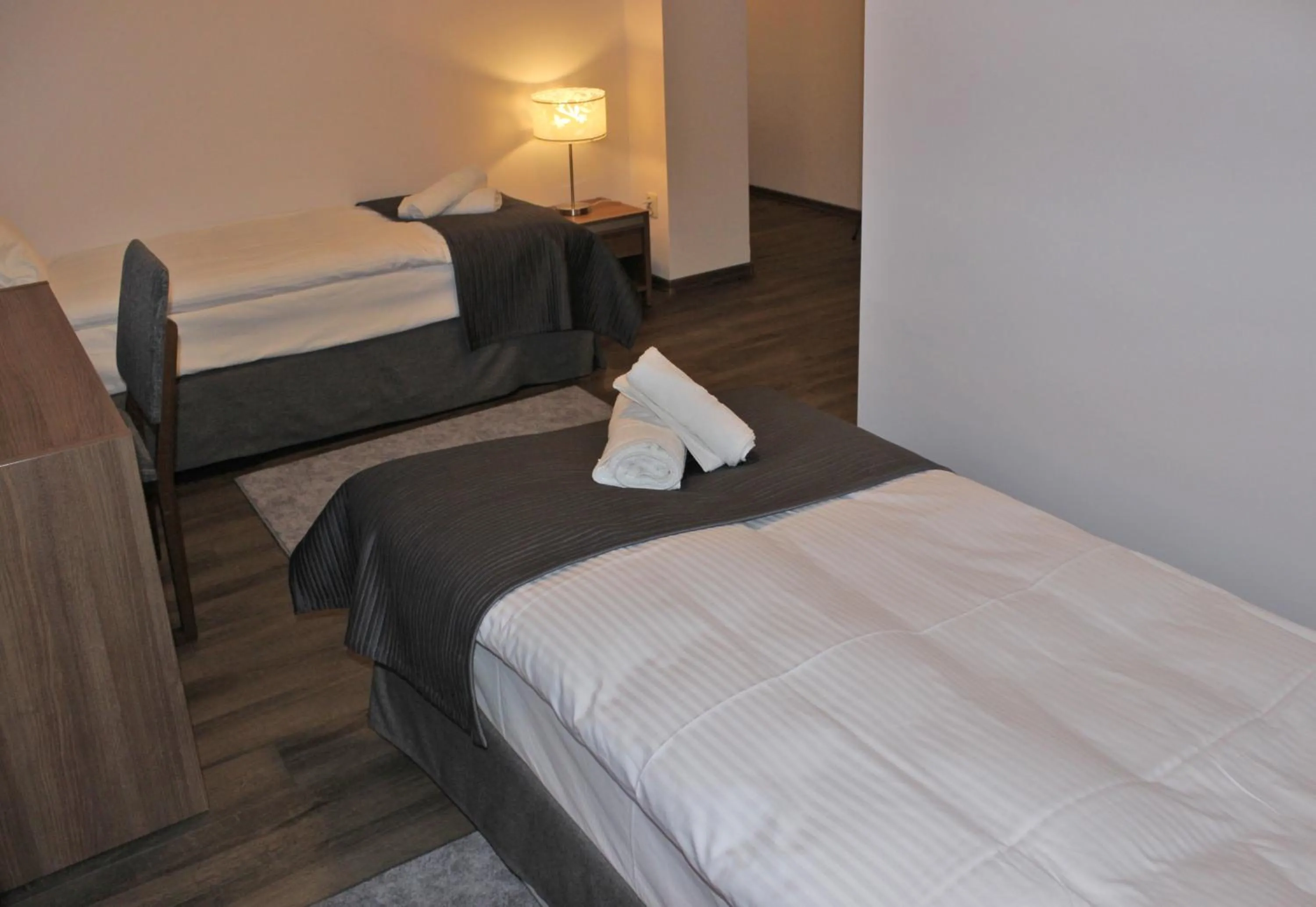 Bed in Glas-Hotel 3*