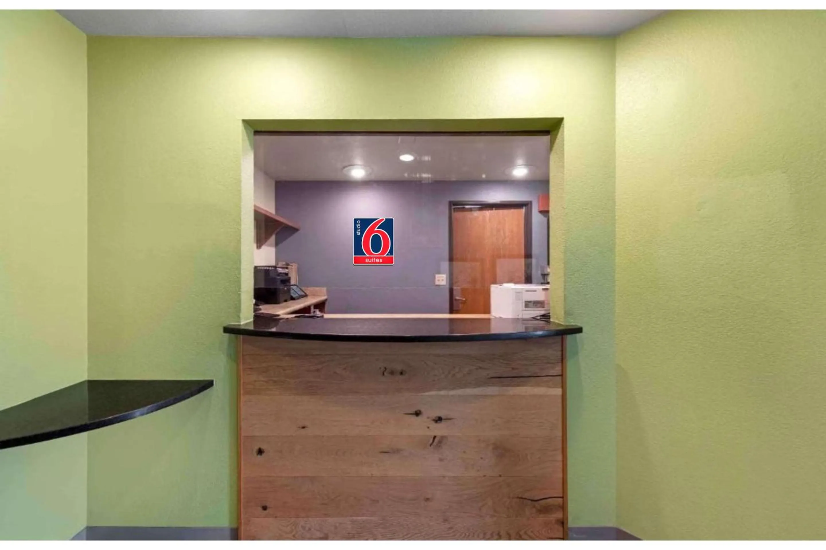 Lobby or reception in Studio 6 Extended Stay Birmingham Pelham AL