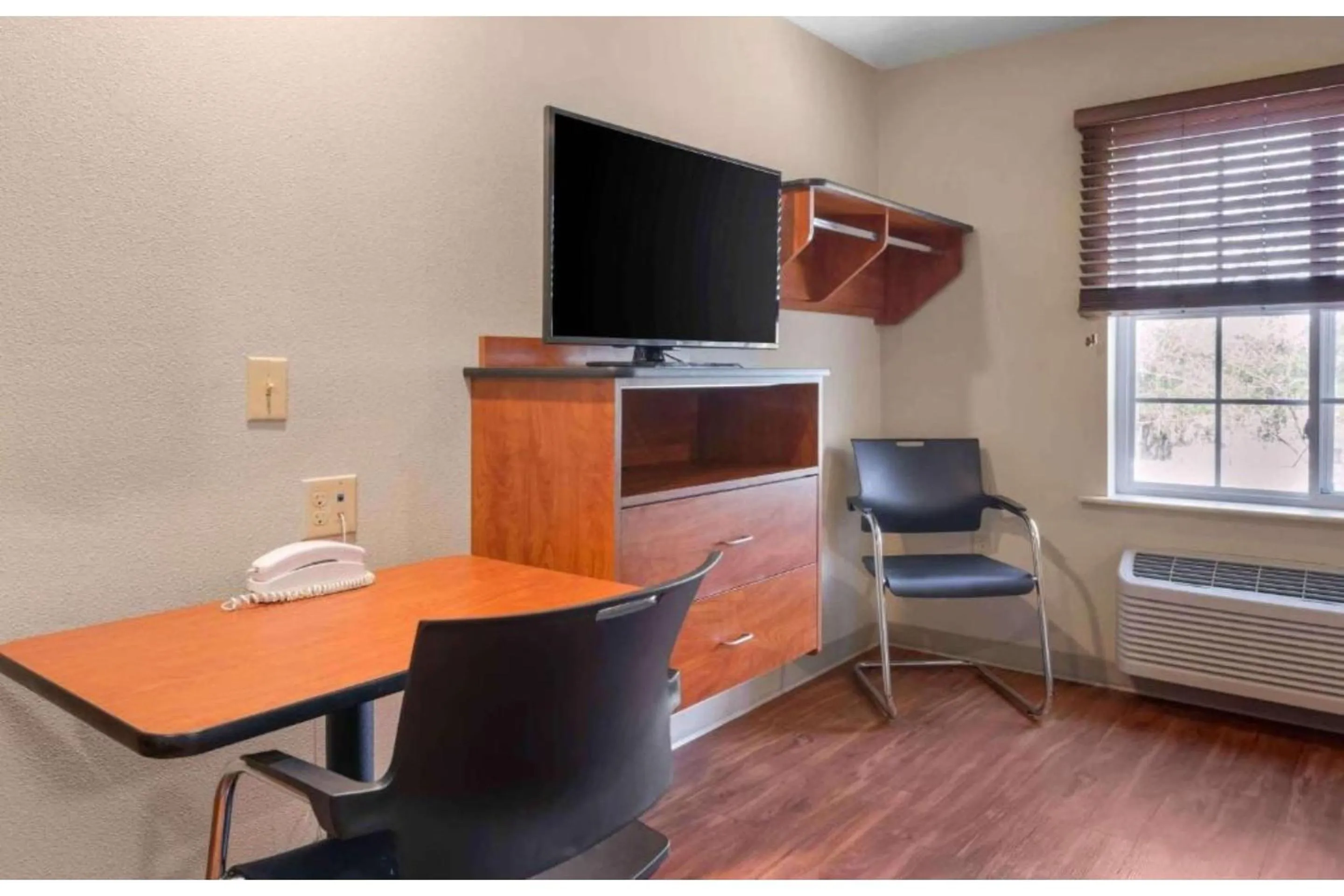TV and multimedia in Studio 6 Extended Stay Birmingham Pelham AL