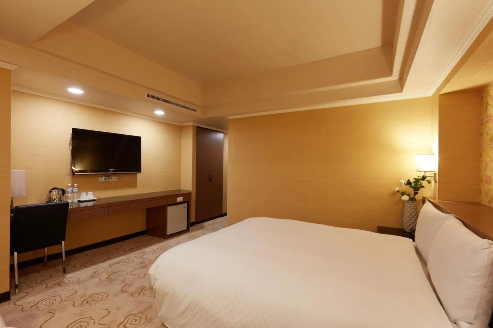 Photo of the whole room, Bed in Good Life Hotel - Shang Hwa