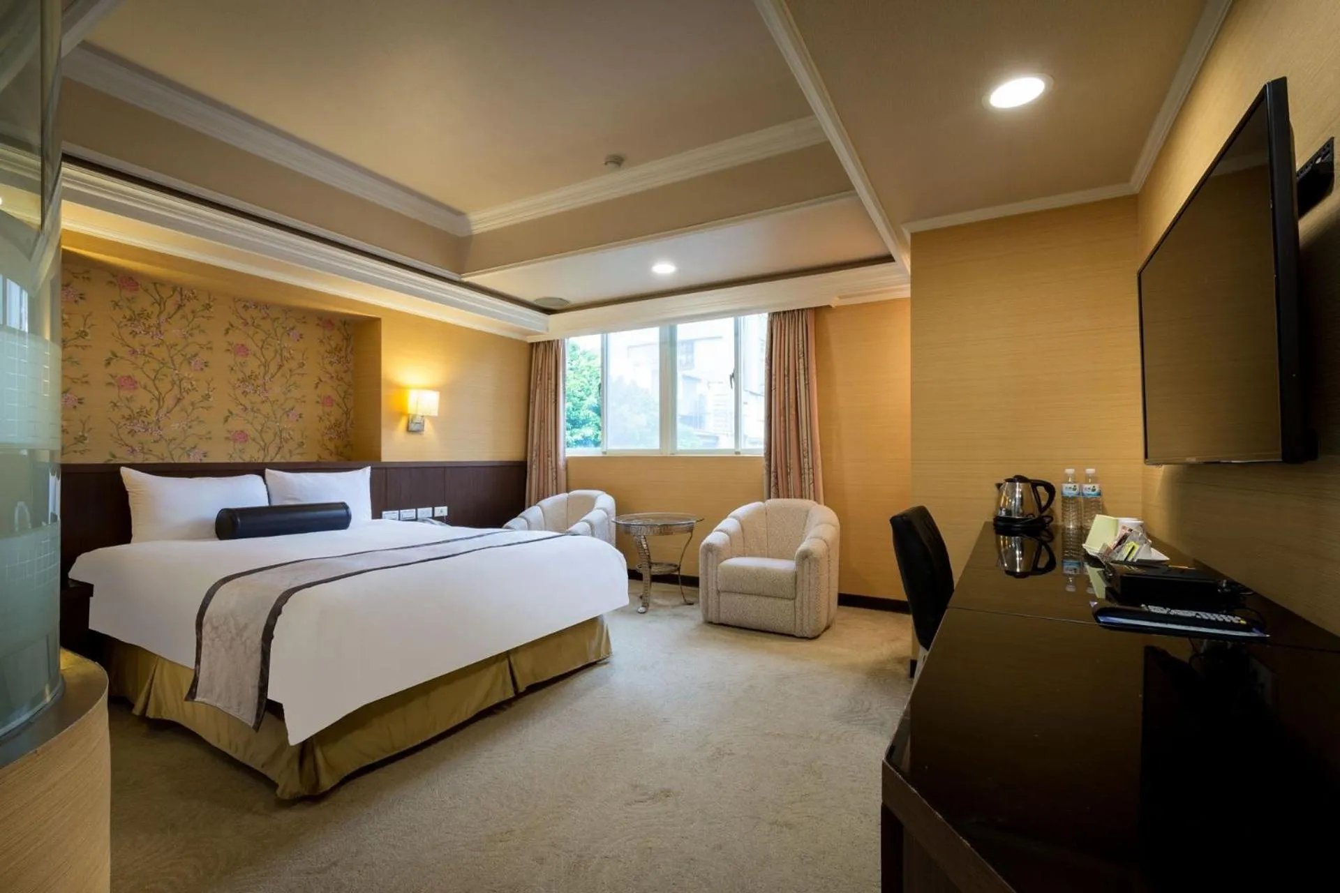 Photo of the whole room, Bed in Good Life Hotel - Shang Hwa