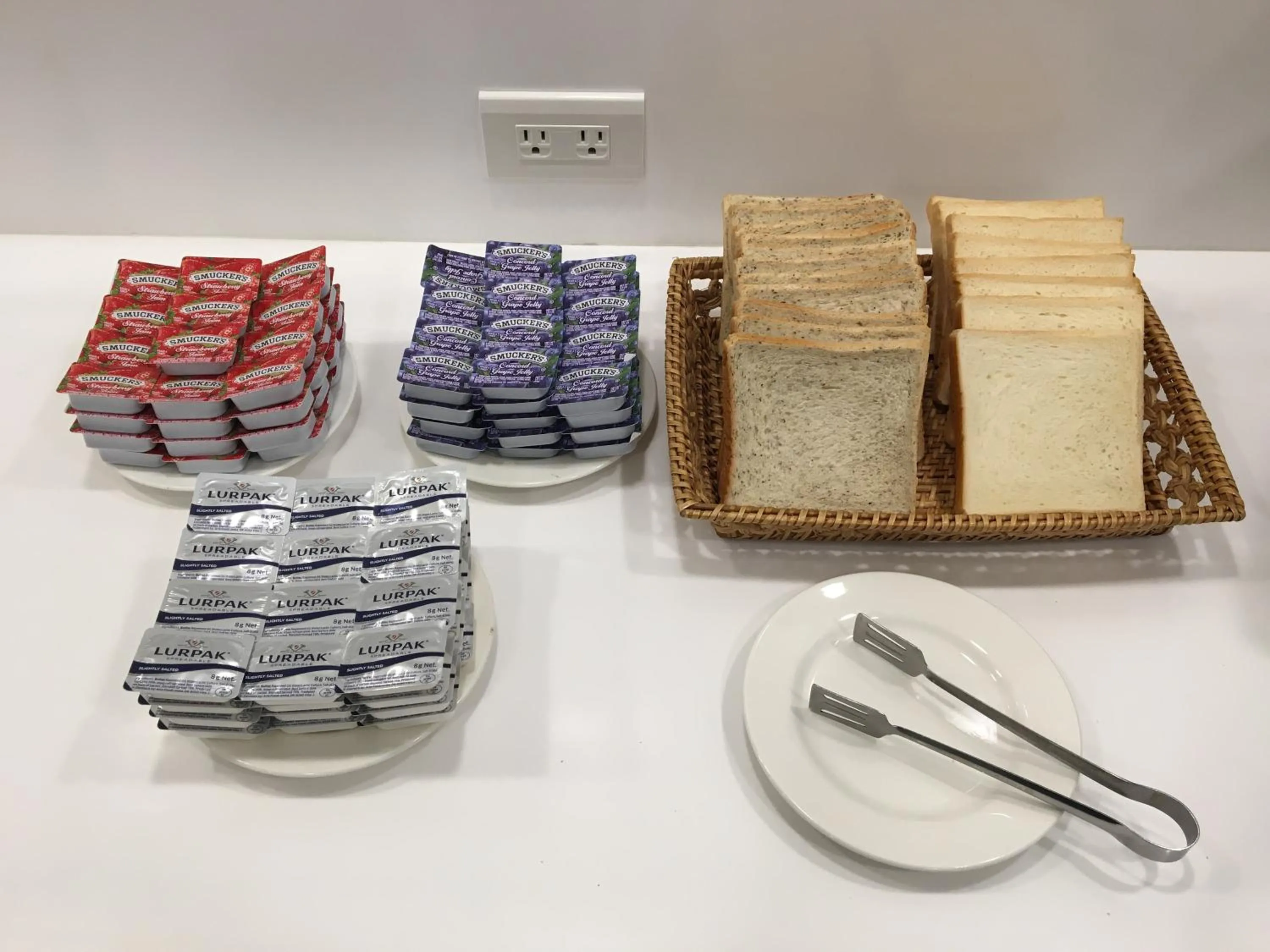 Buffet breakfast in Good Life Hotel - Shang Hwa