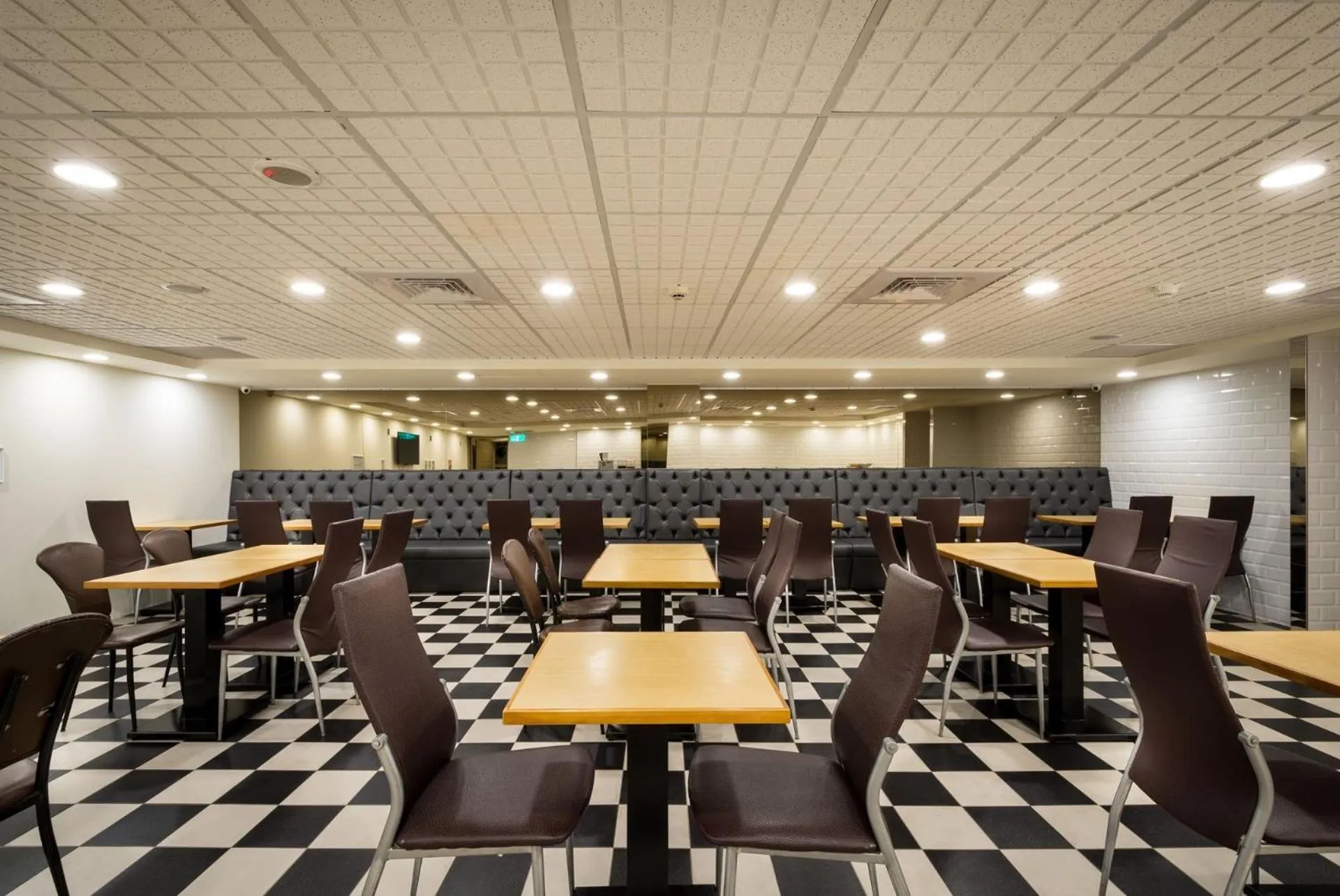 Restaurant/places to eat in Good Life Hotel - Shang Hwa