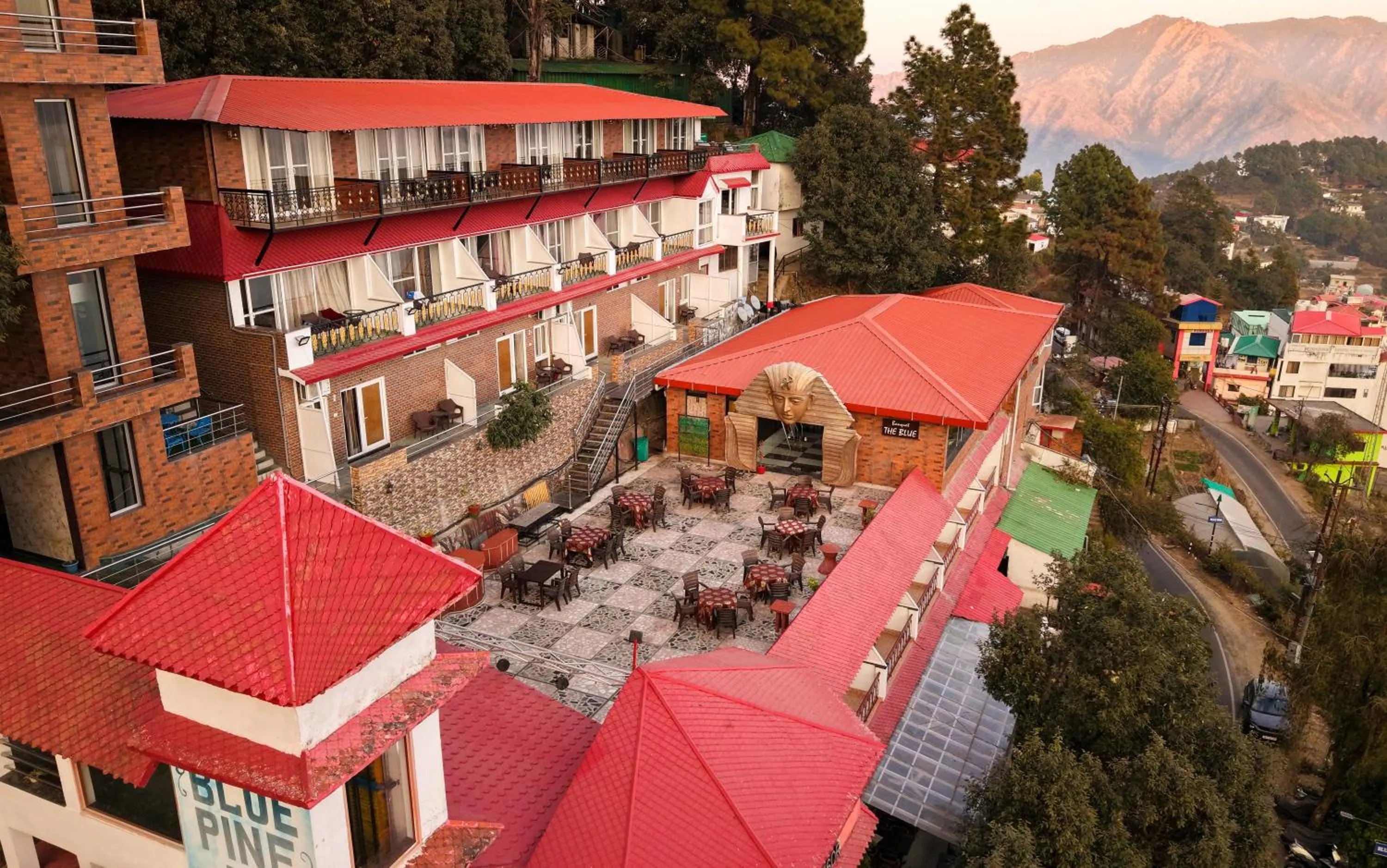 Facade/entrance in Blue Pine Resort