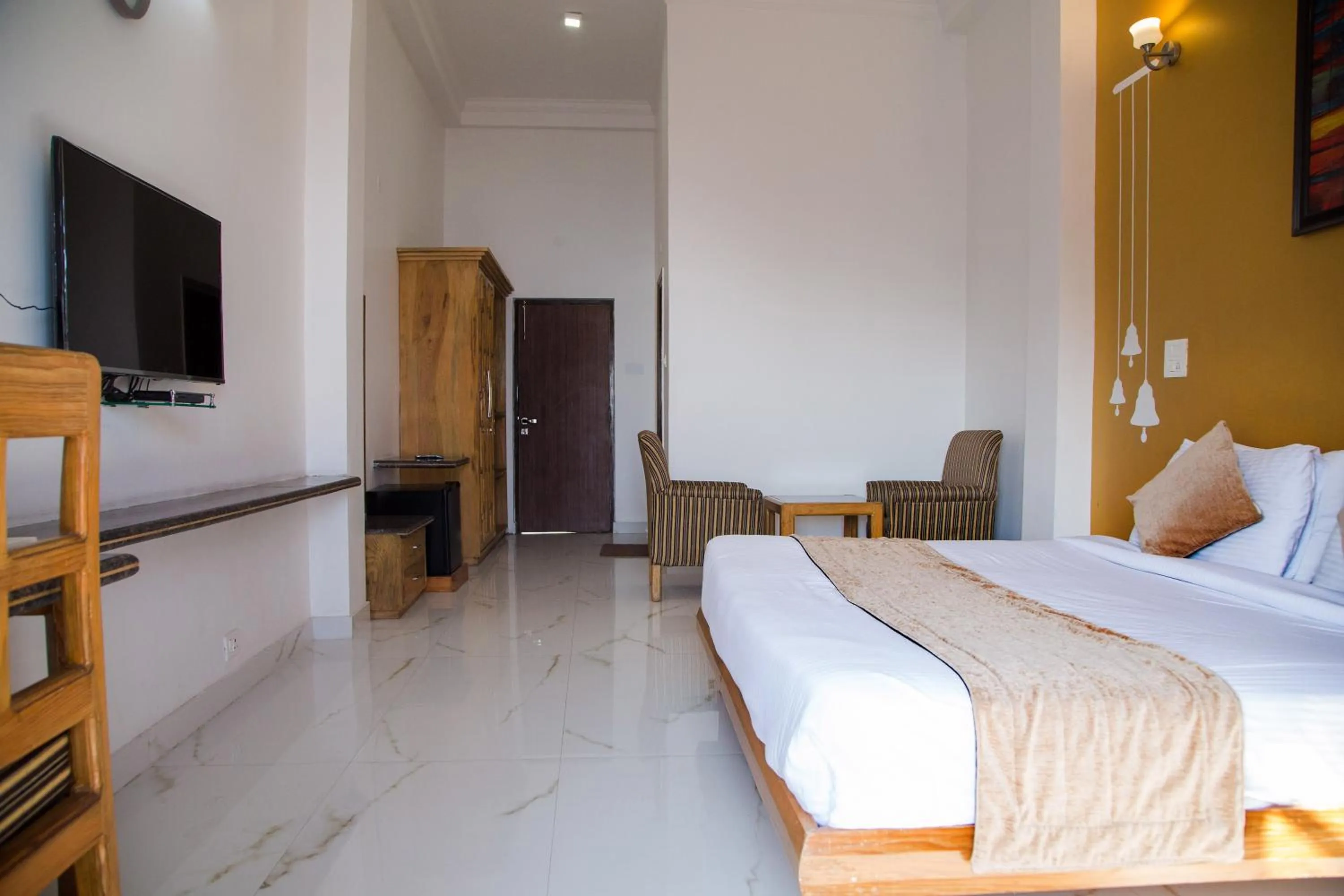 Bedroom, Bed in Blue Pine Resort