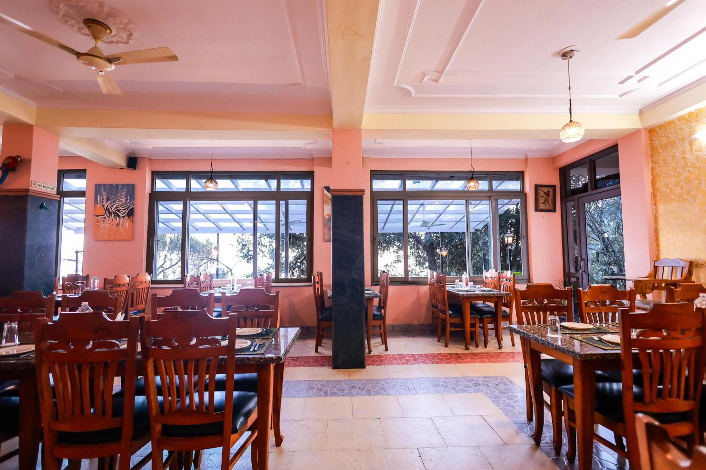 Restaurant/places to eat in Blue Pine Resort