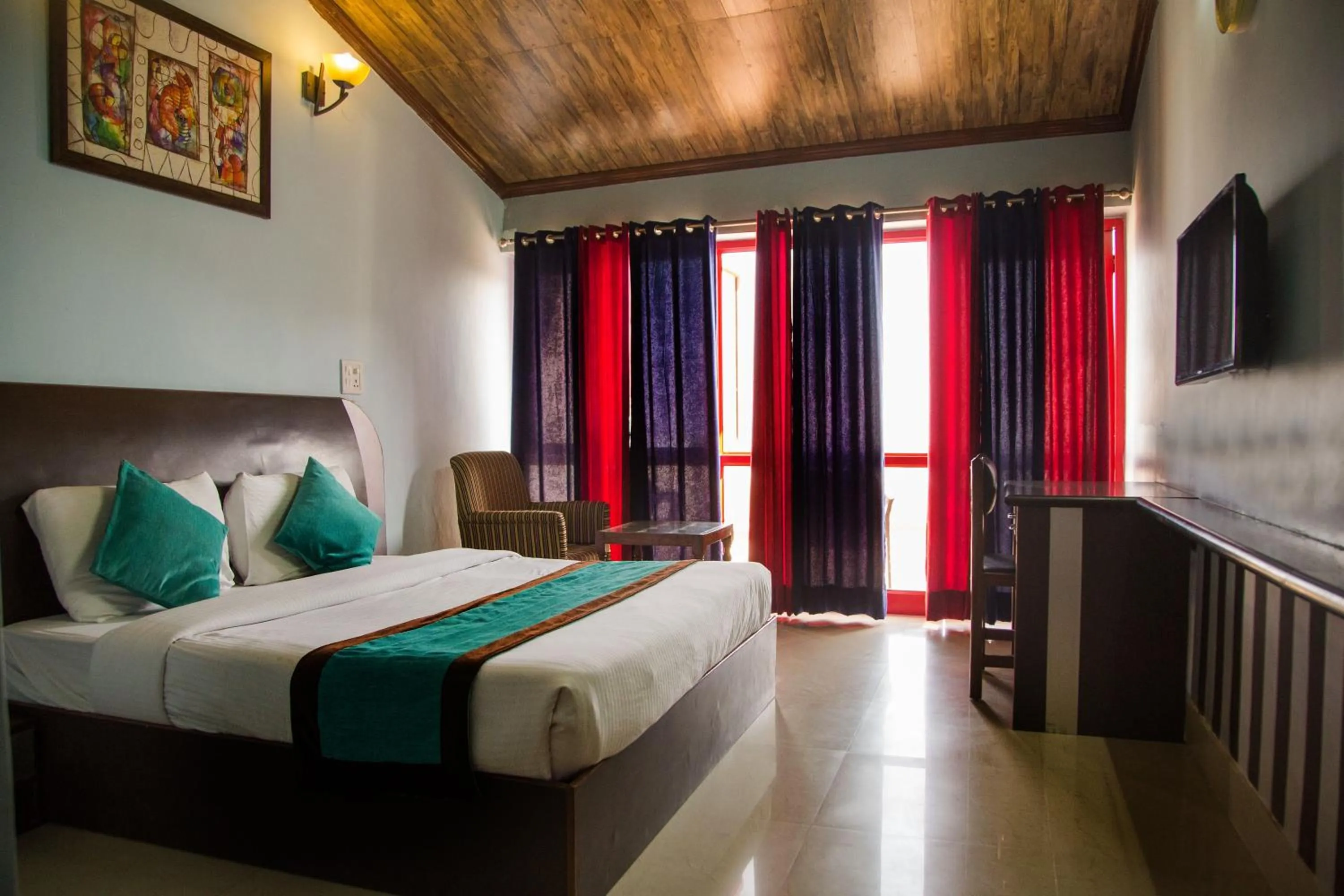 Bedroom, Bed in Blue Pine Resort