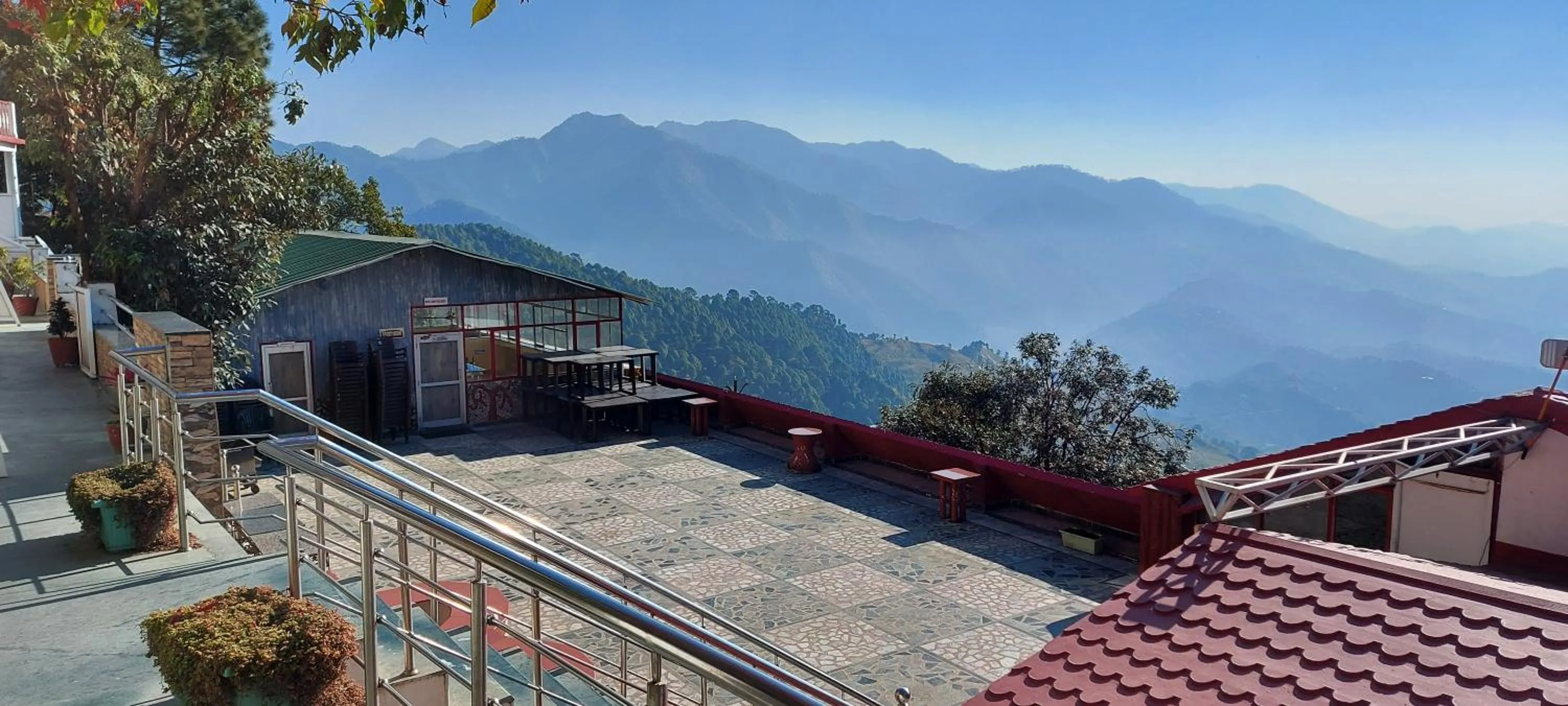 Nightclub / DJ in Blue Pine Resort