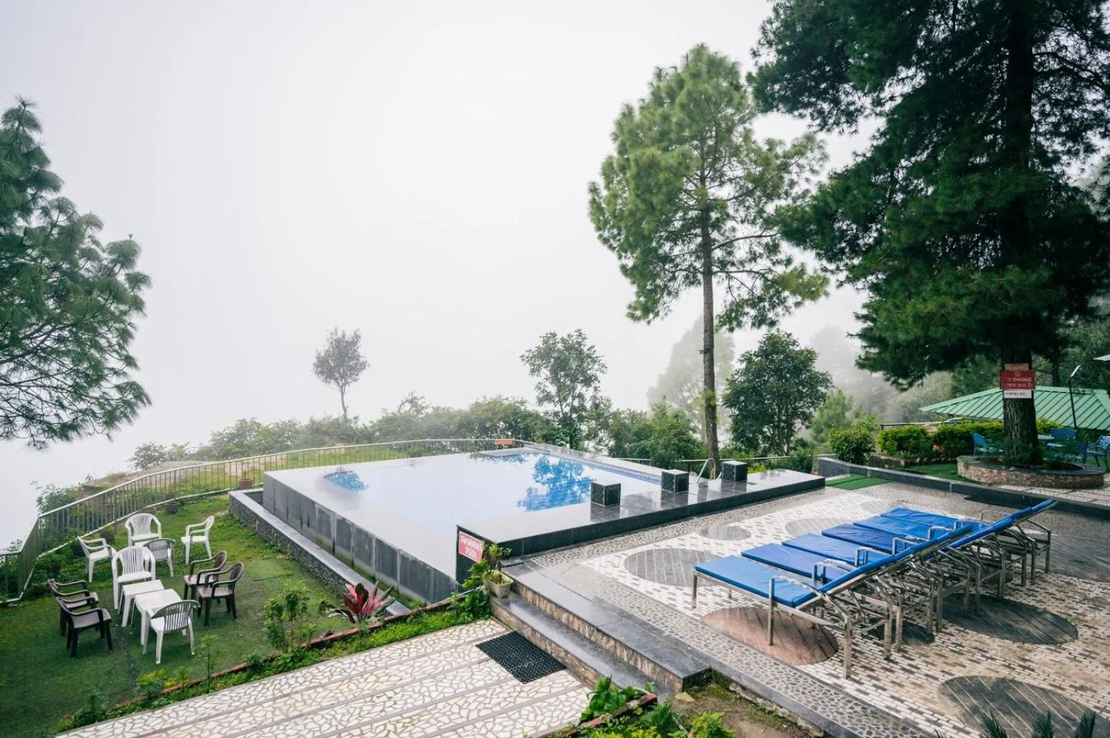 Swimming pool in Blue Pine Resort