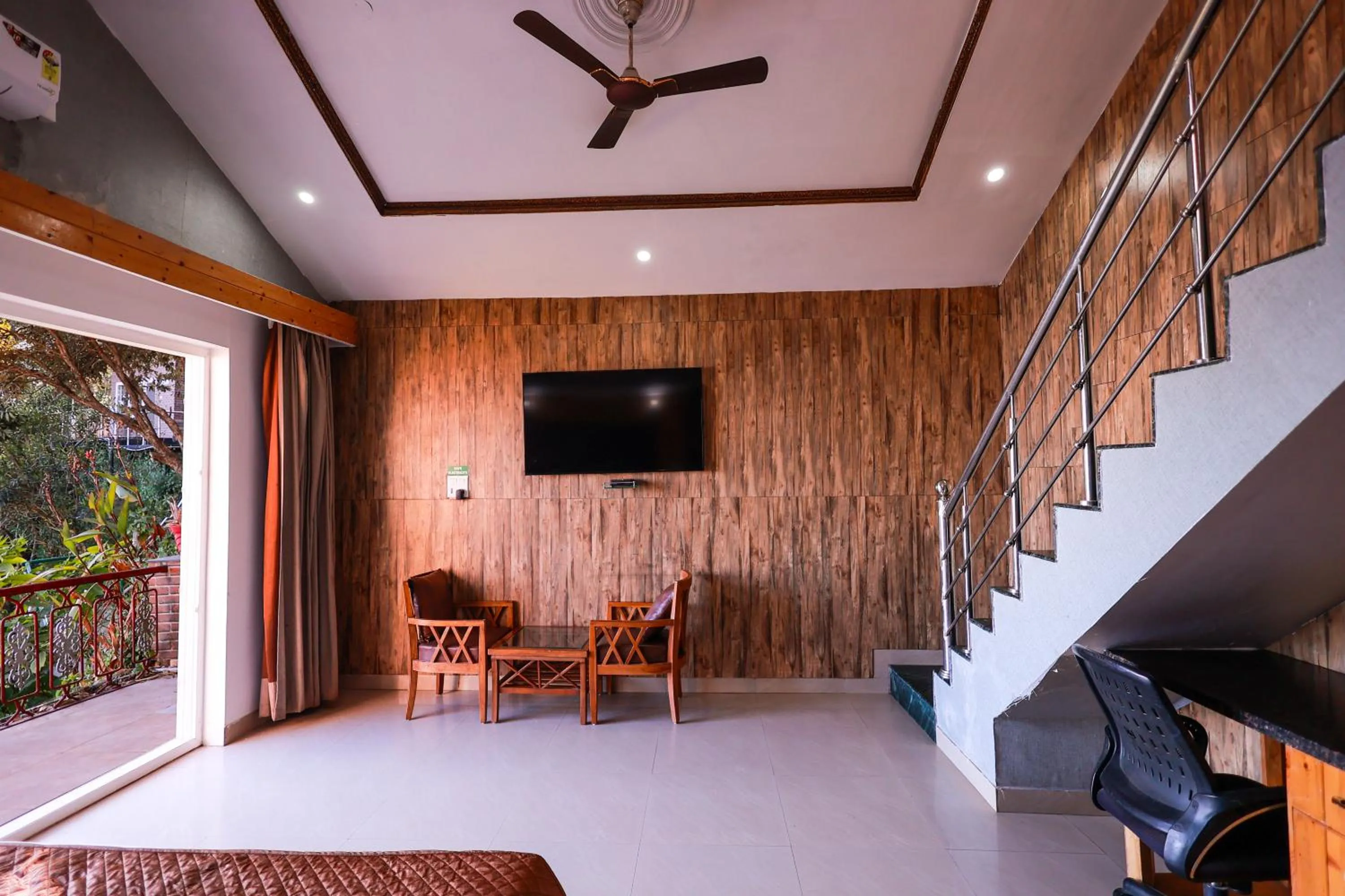 TV and multimedia in Blue Pine Resort