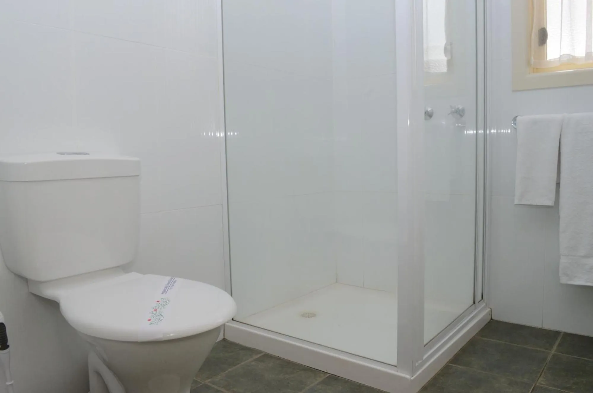 Bathroom in Sportsmans Motor Inn