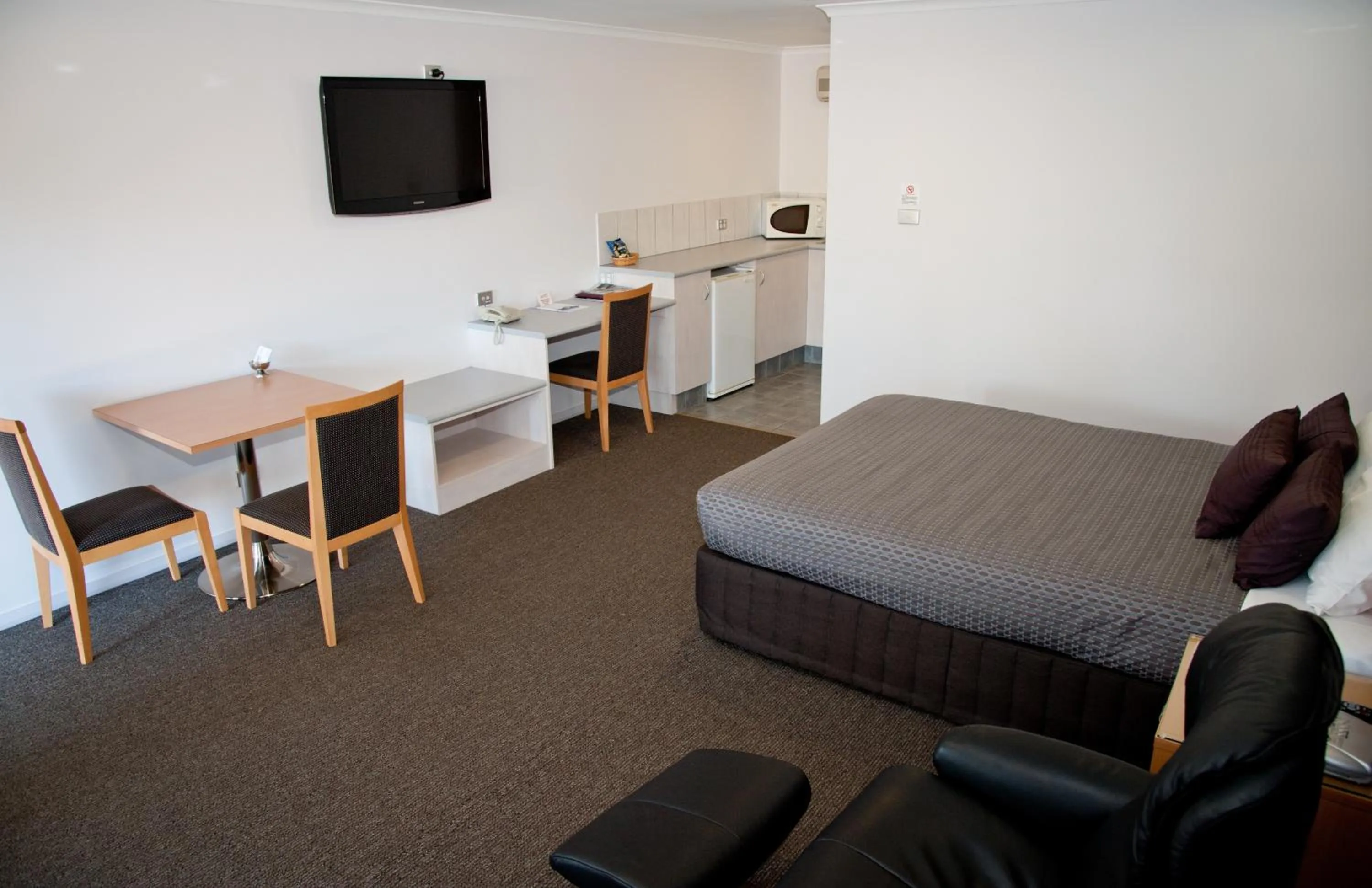 Photo of the whole room, Bed in Sportsmans Motor Inn