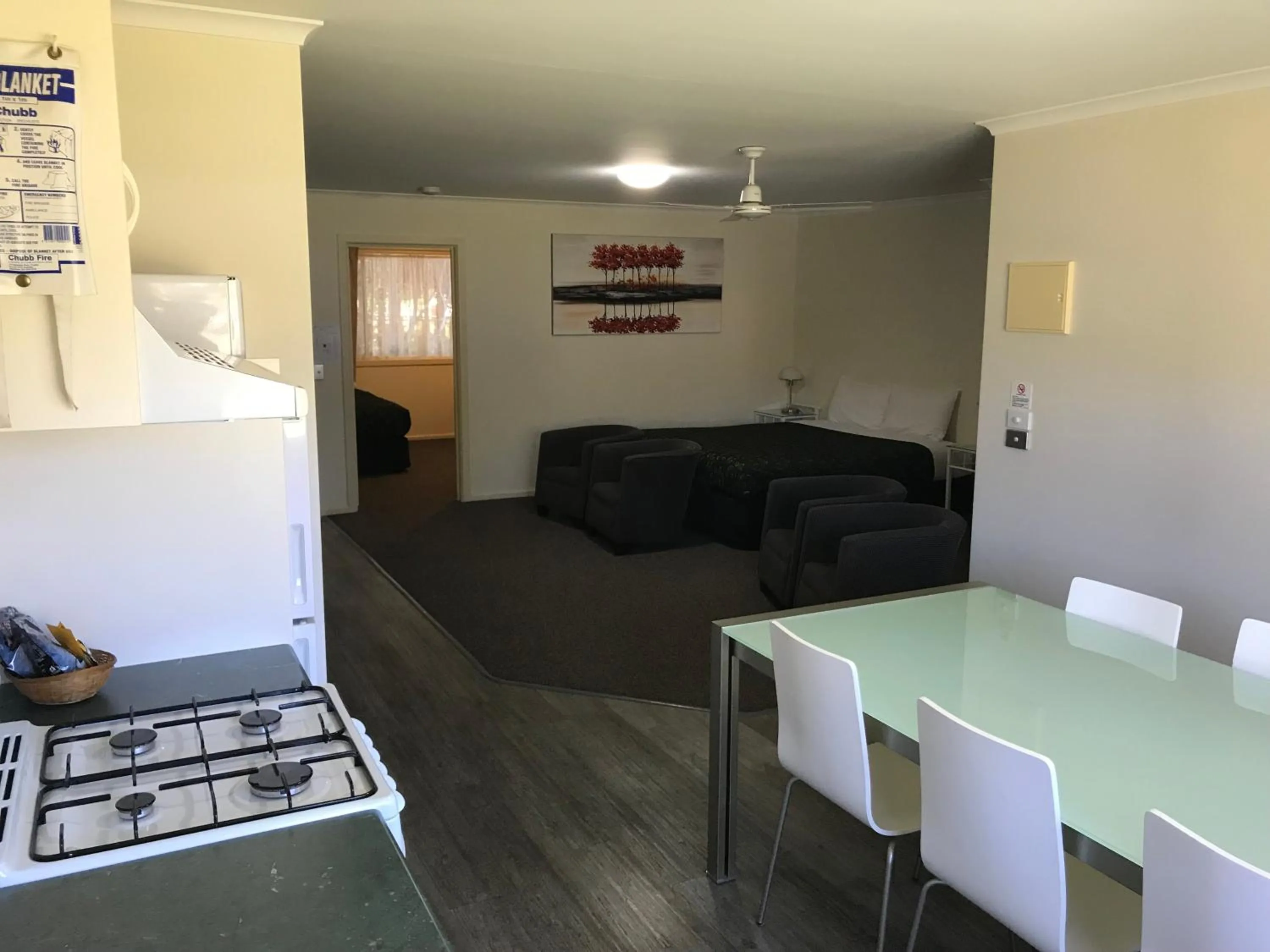 Sportsmans Motor Inn